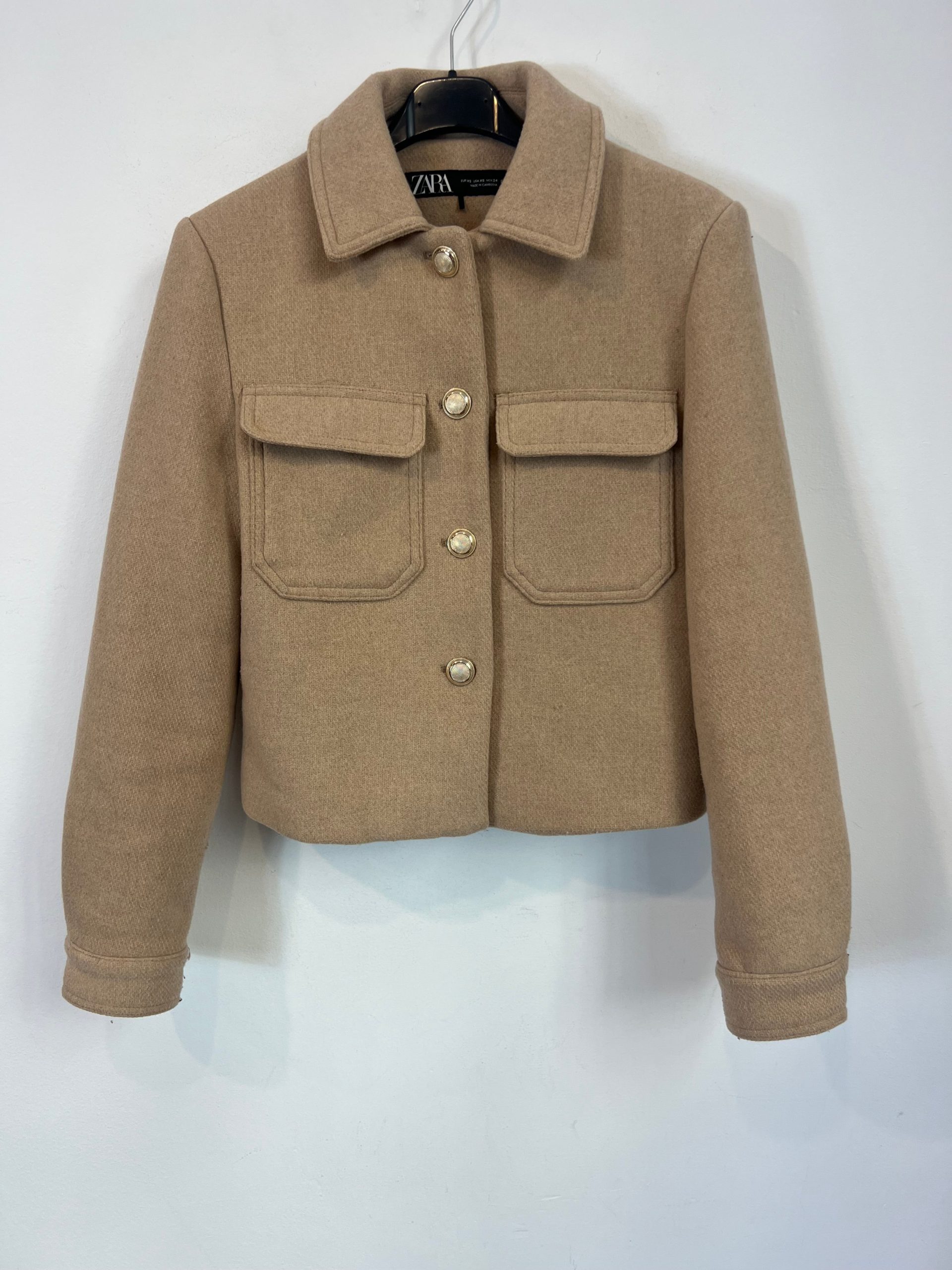 ZARA. Chaqueta beige con lana T.xs