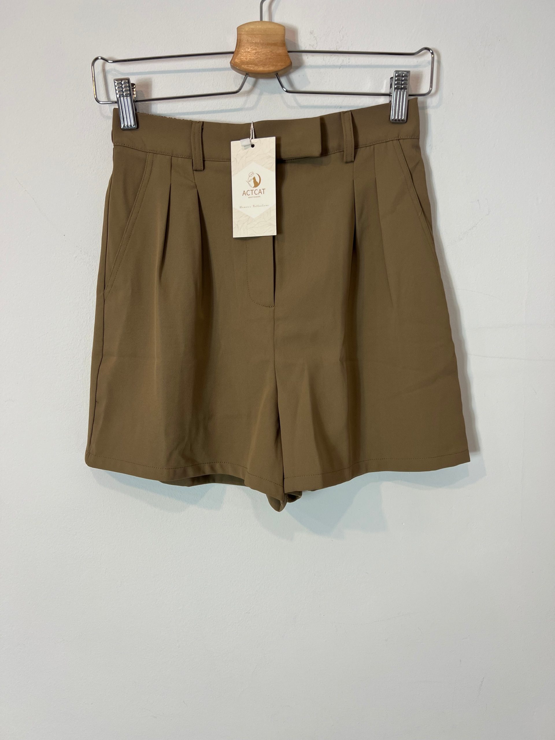 ACTCAT. Pantalón corto camel T.s