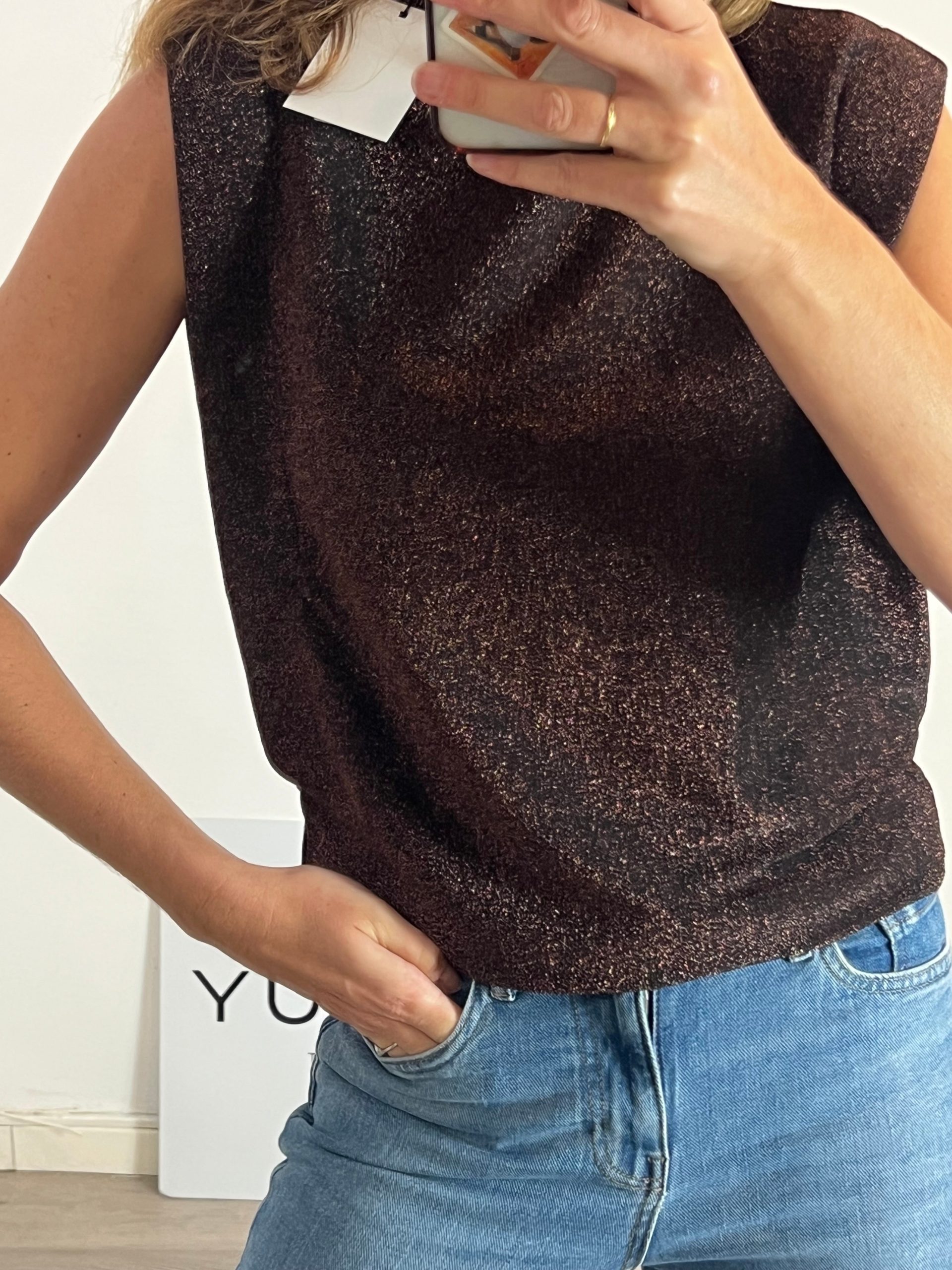 PIECES. Camiseta negra hilos rosas T.xs