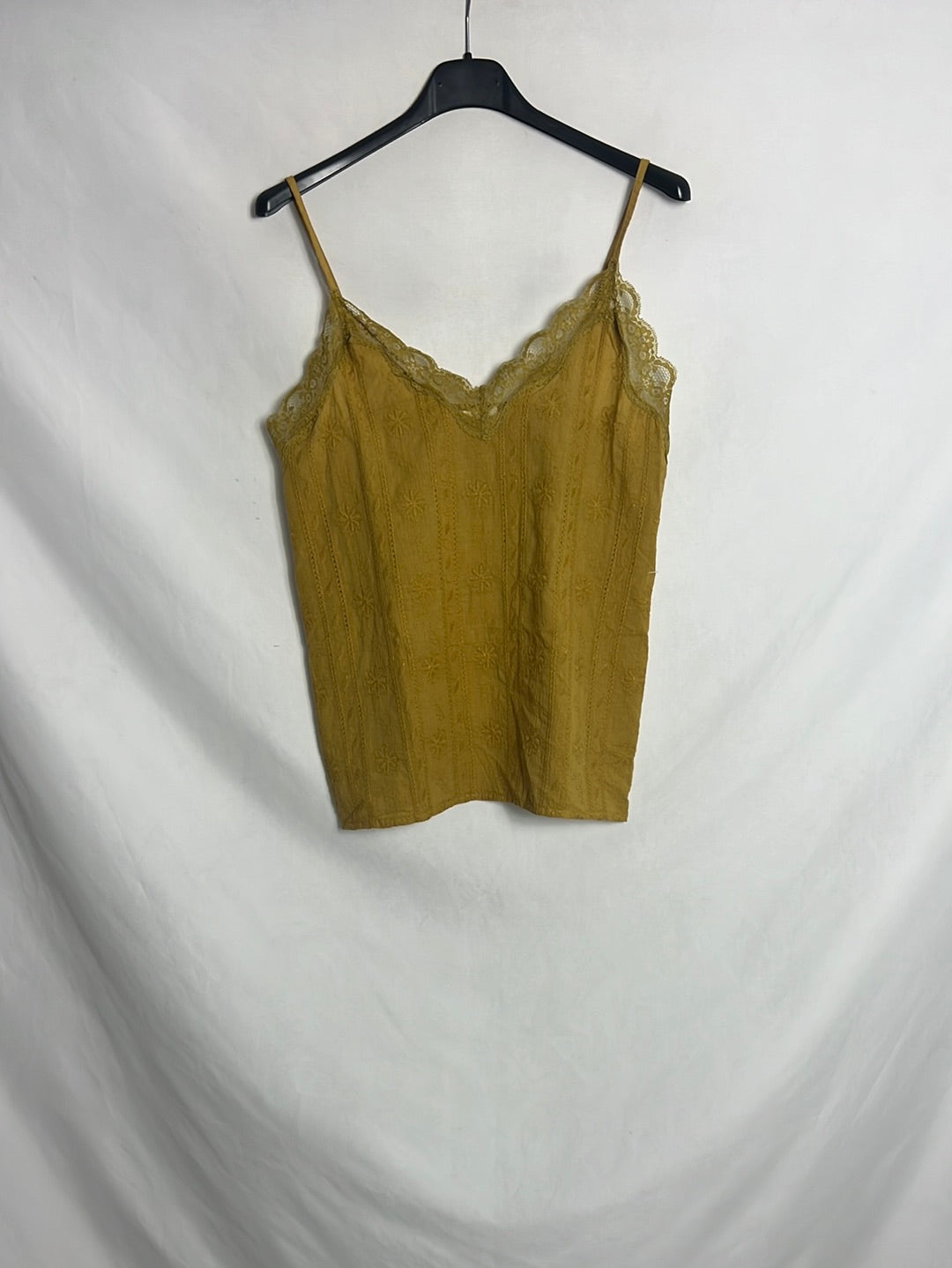 BASYCO. Top mostaza bordado T.s/m