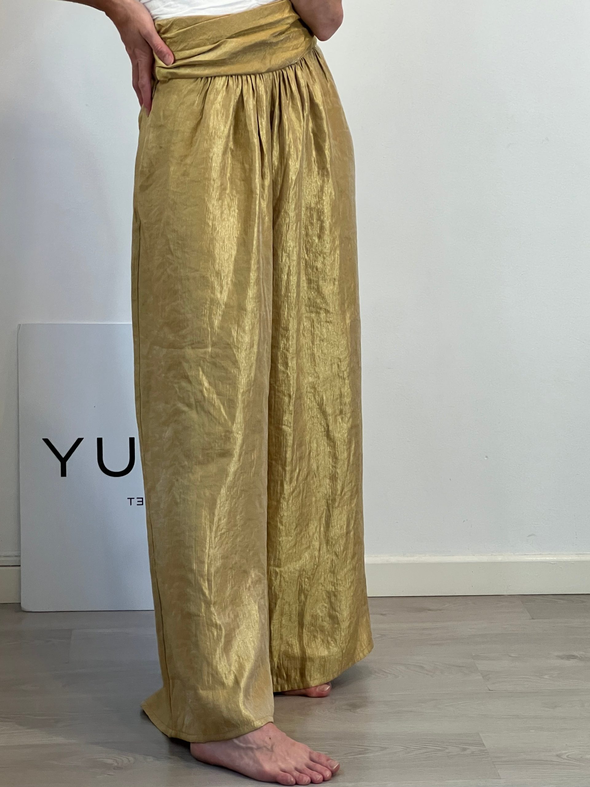 COOSY. Pantalón ancho dorado T.m (TARA)