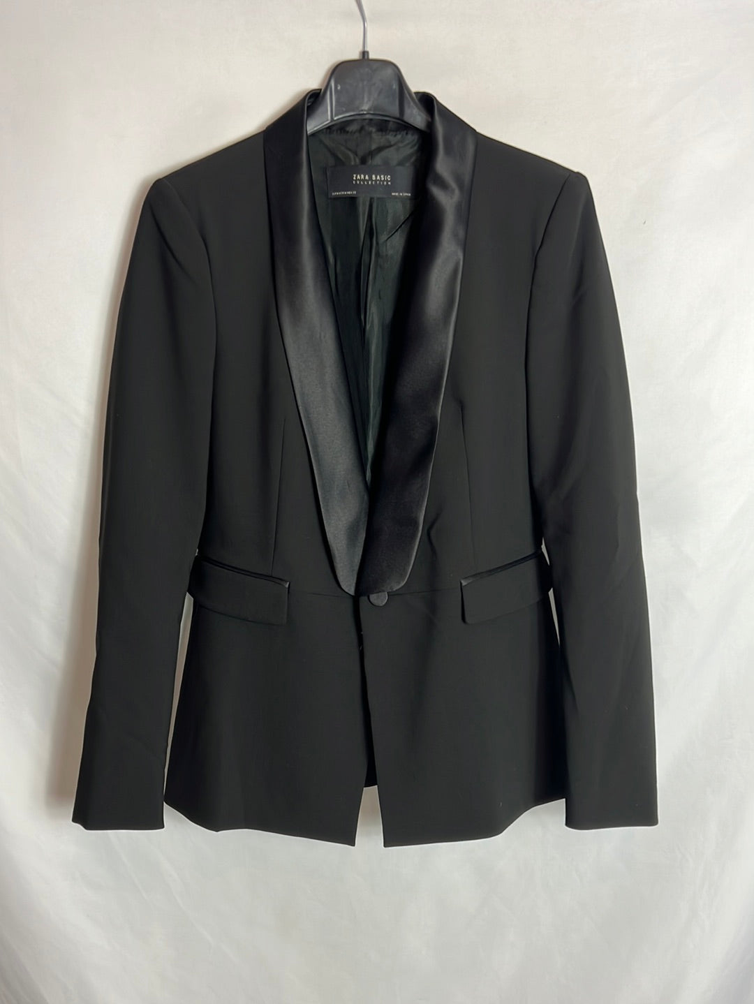 ZARA. Blazer negra solapa satinado. T M