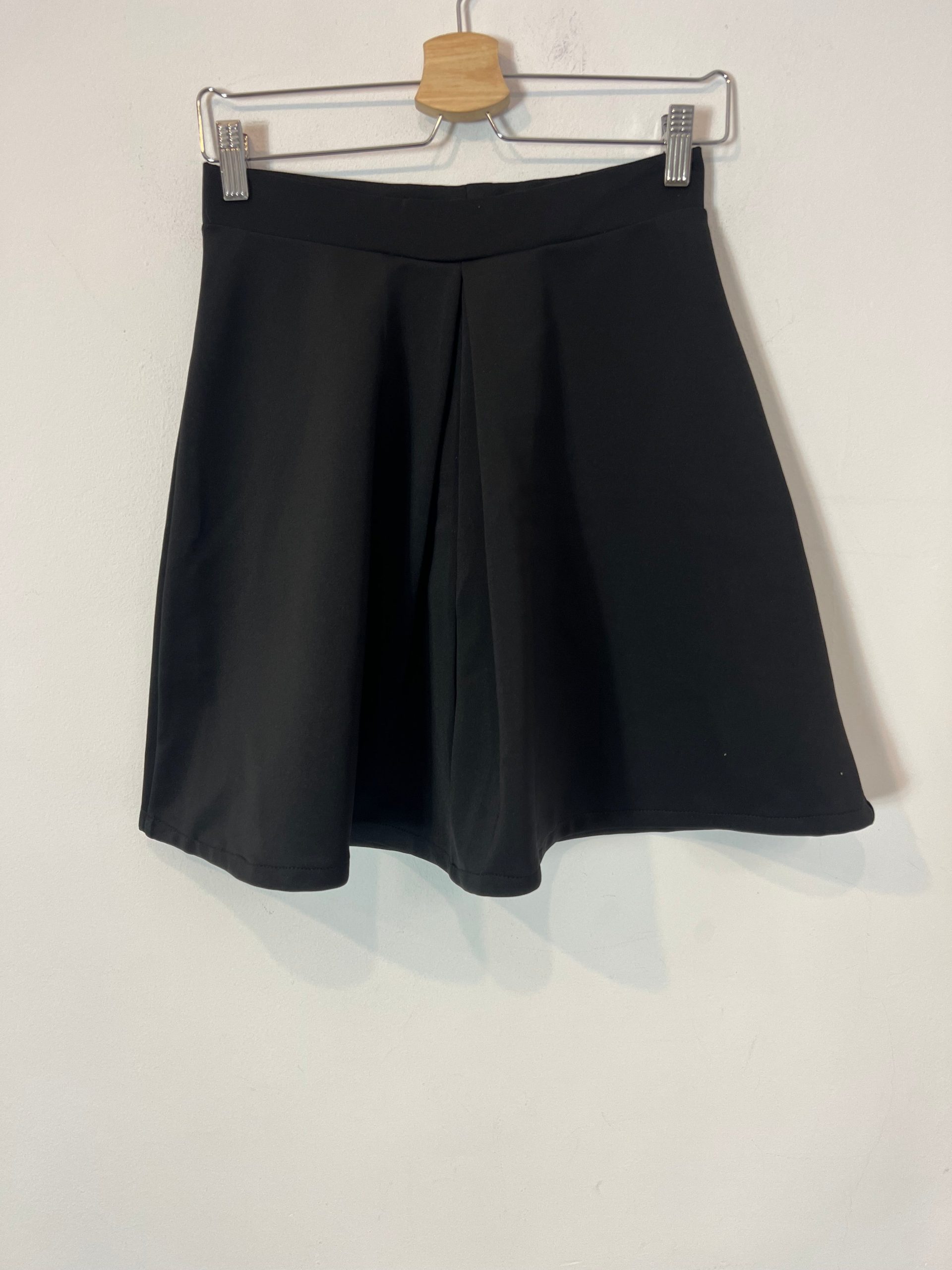 LEFTIES. Falda corta negra neopreno T.m