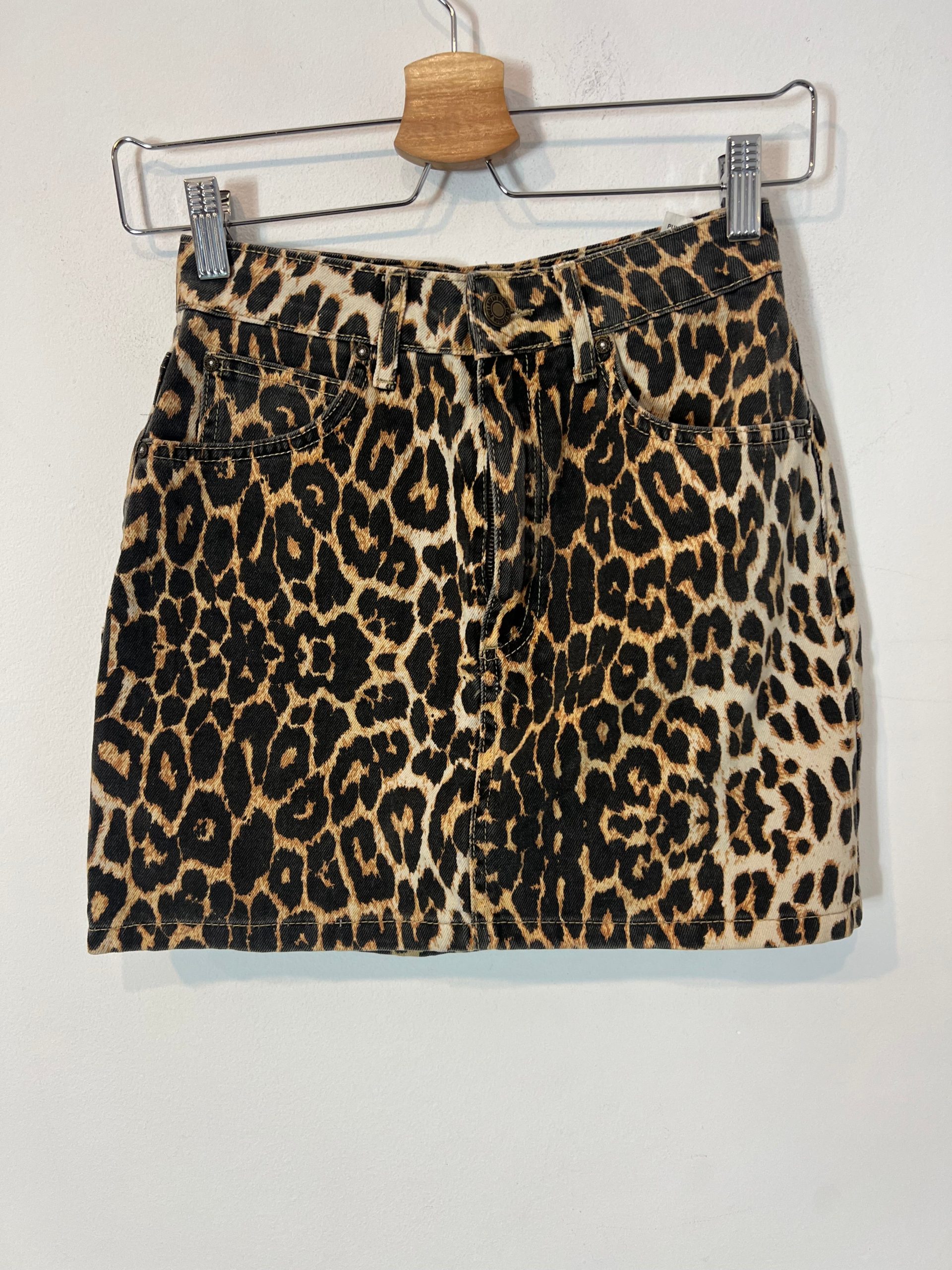 PULL & BEAR. Falda denim animal print. T S