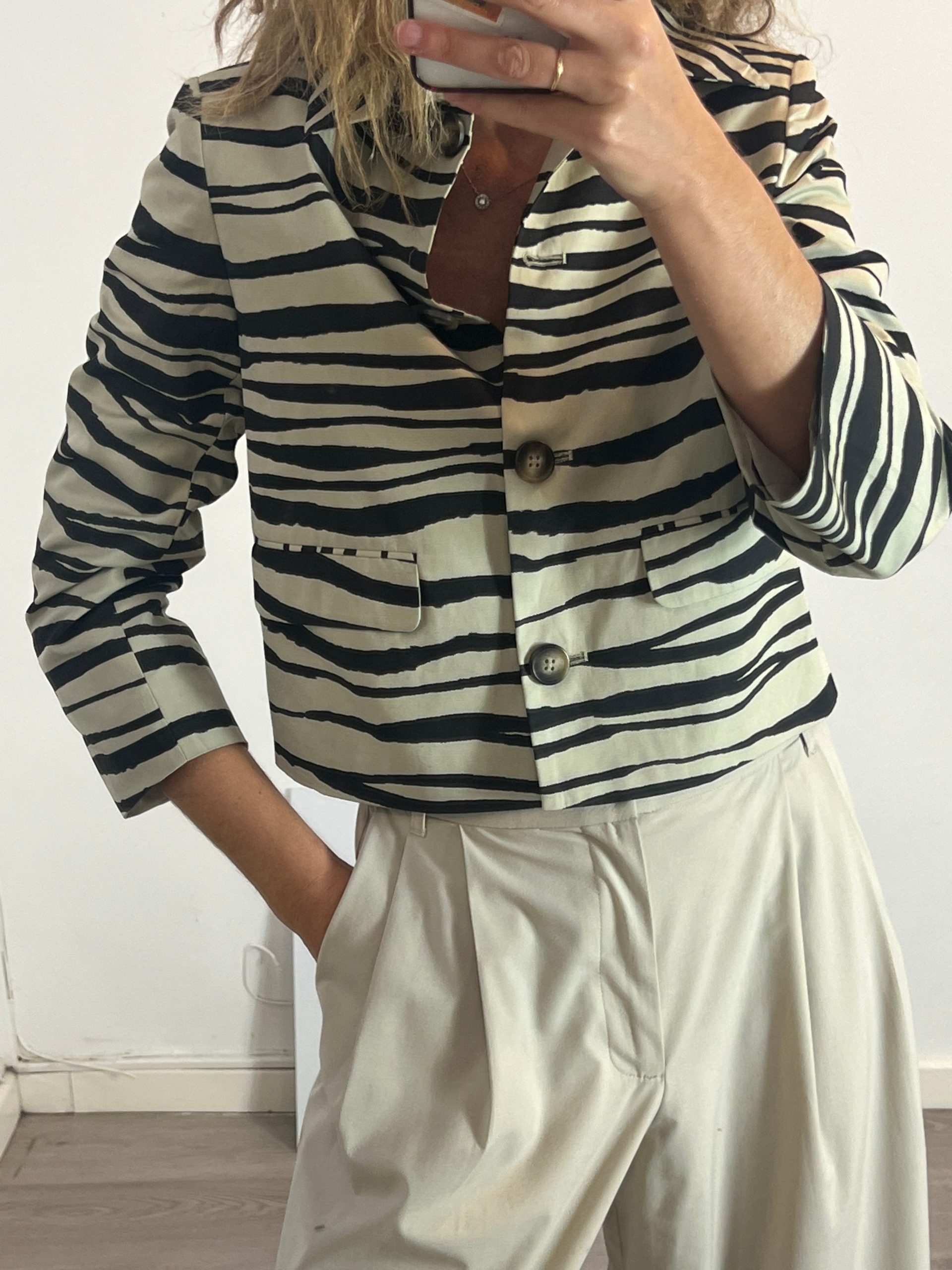 NAKD X JOSEFINE HJ. Cazadora estampado cebra T.32 (S)