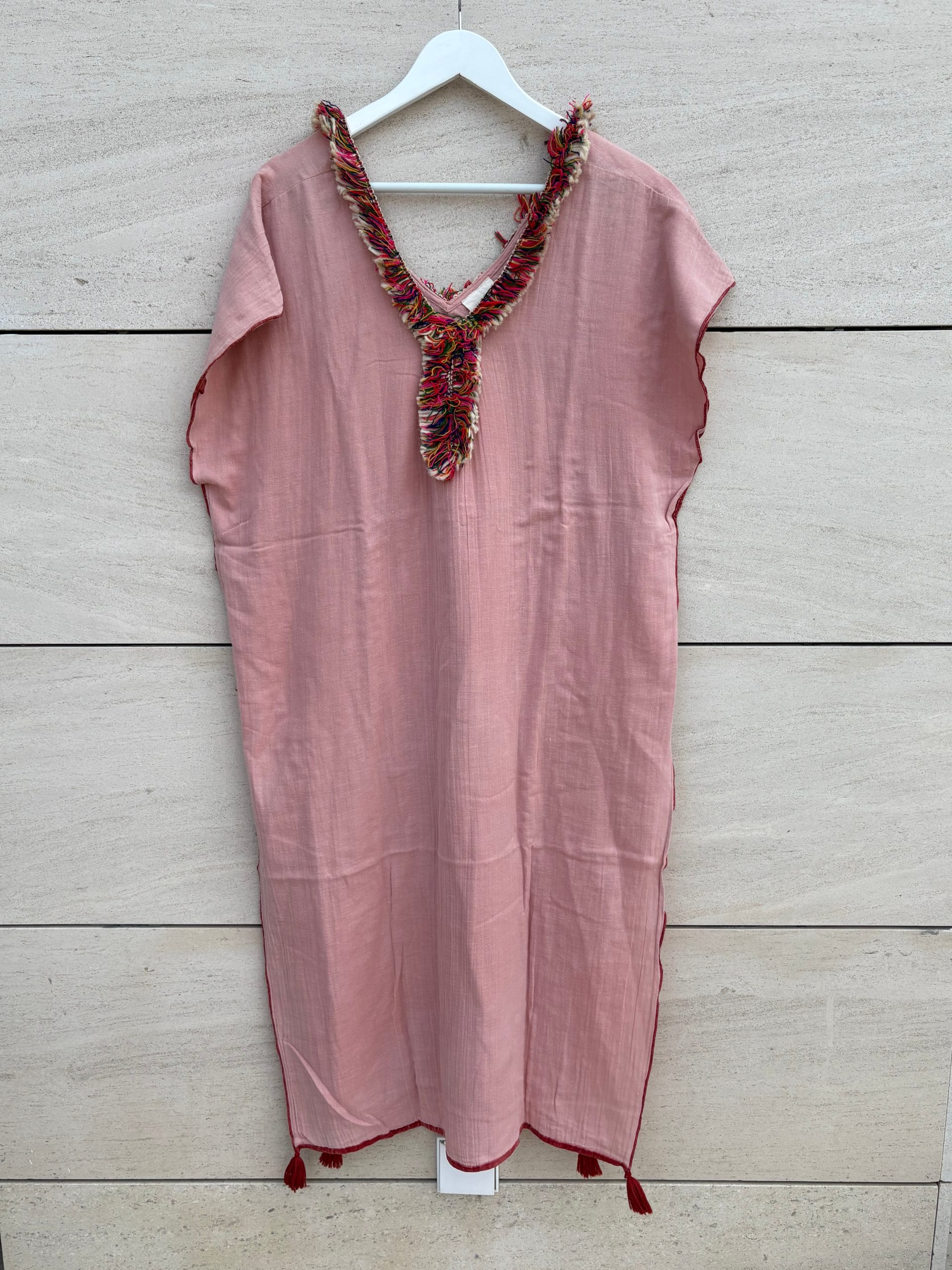 BALAKATA. Kaftán rosa flecos colores. T S/M