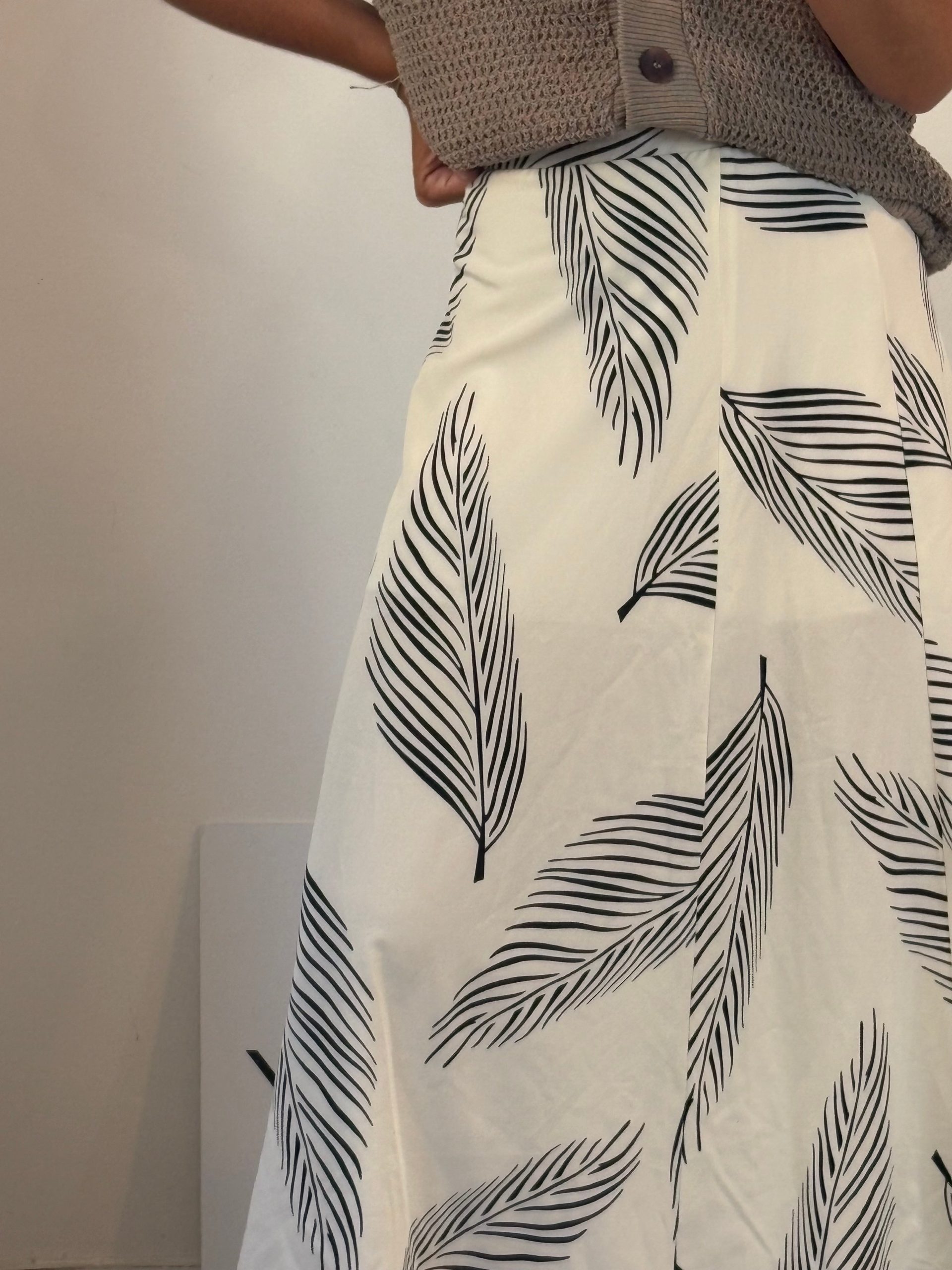 OTRAS. Falda midi vuelo. T M