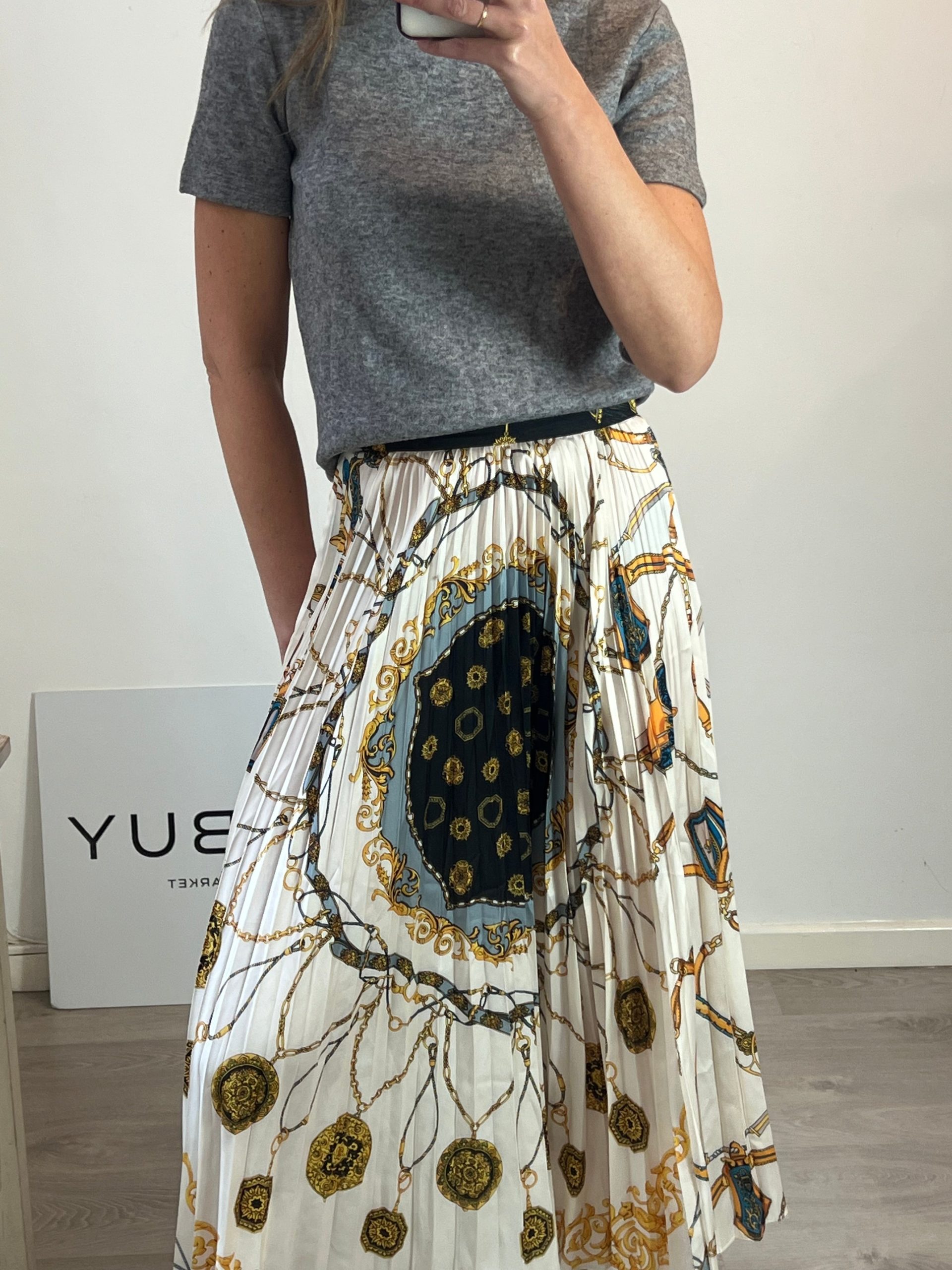 ZARA. Falda beige estampada plisada T. S