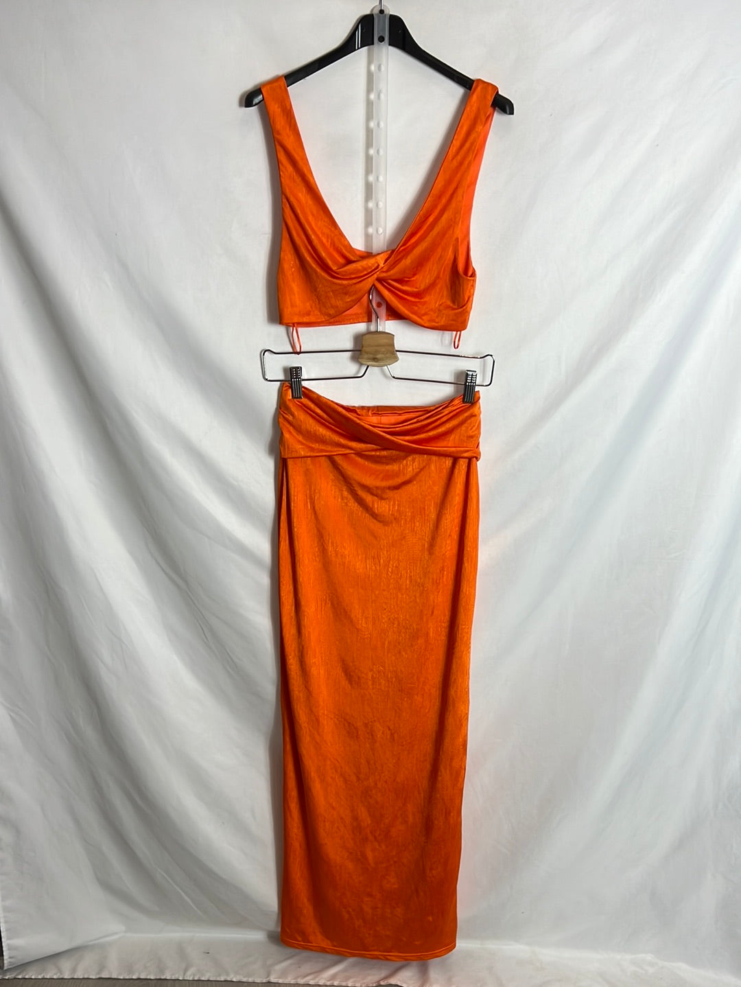 SUPERDOWN. total look naranja T.s