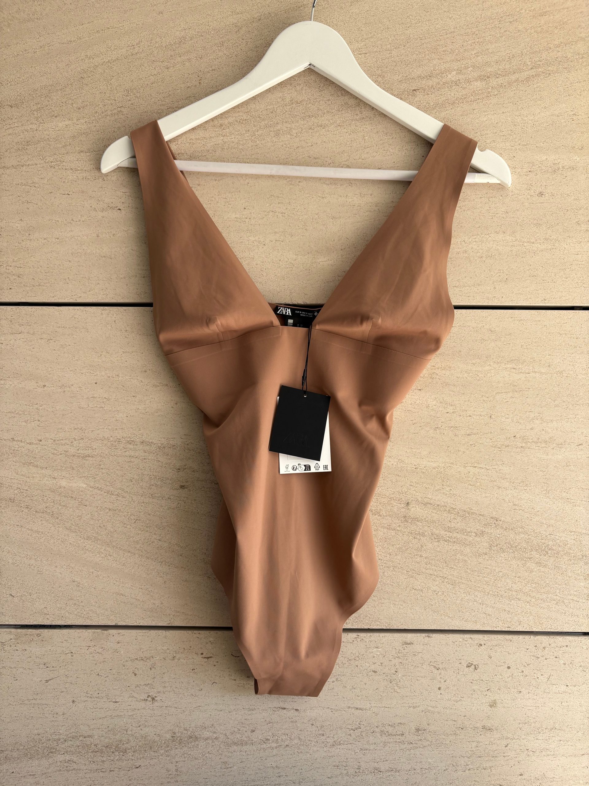ZARA. Body tono natural elástico. T S