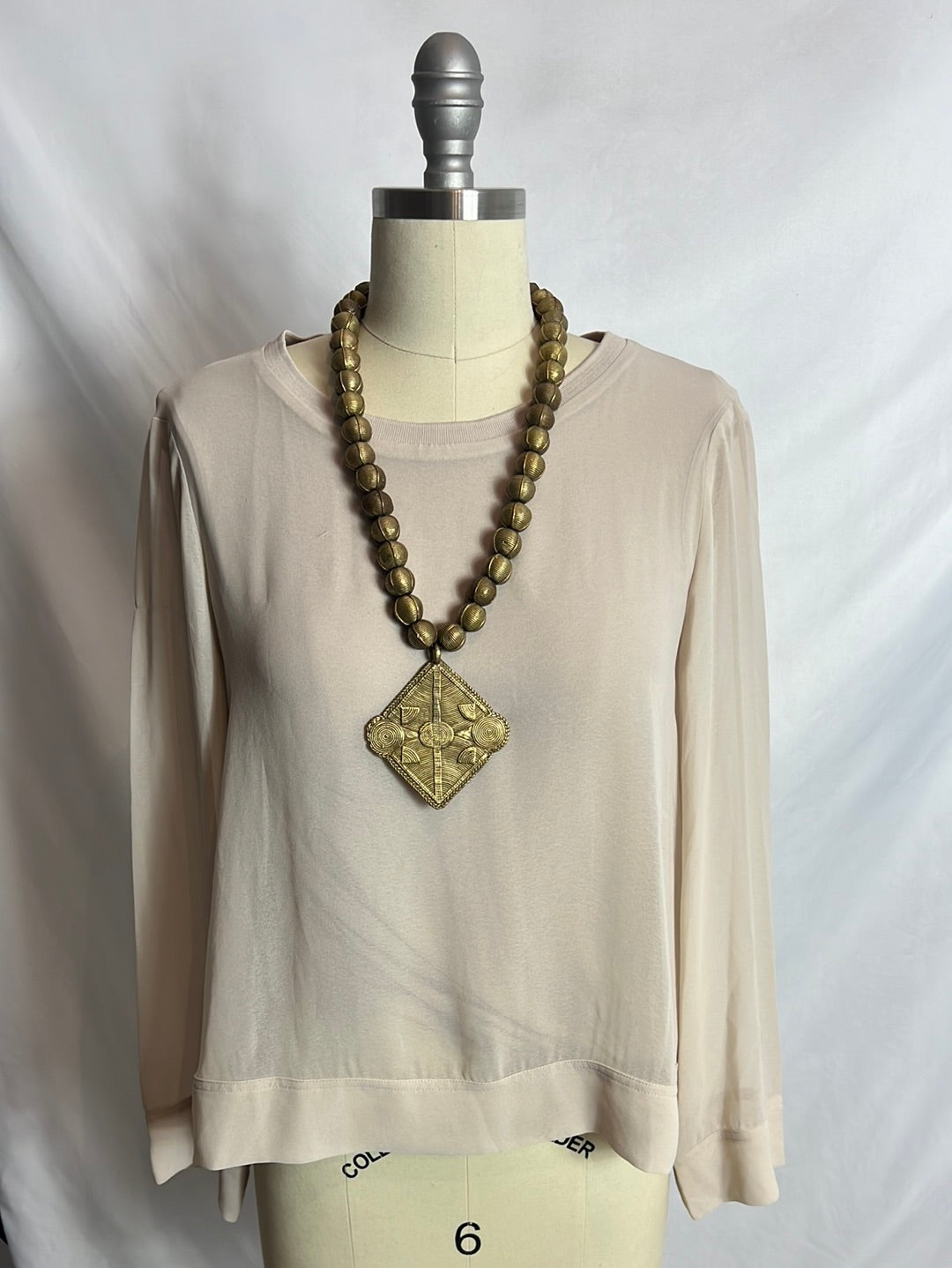 OTRAS. Collar bolas y colgante