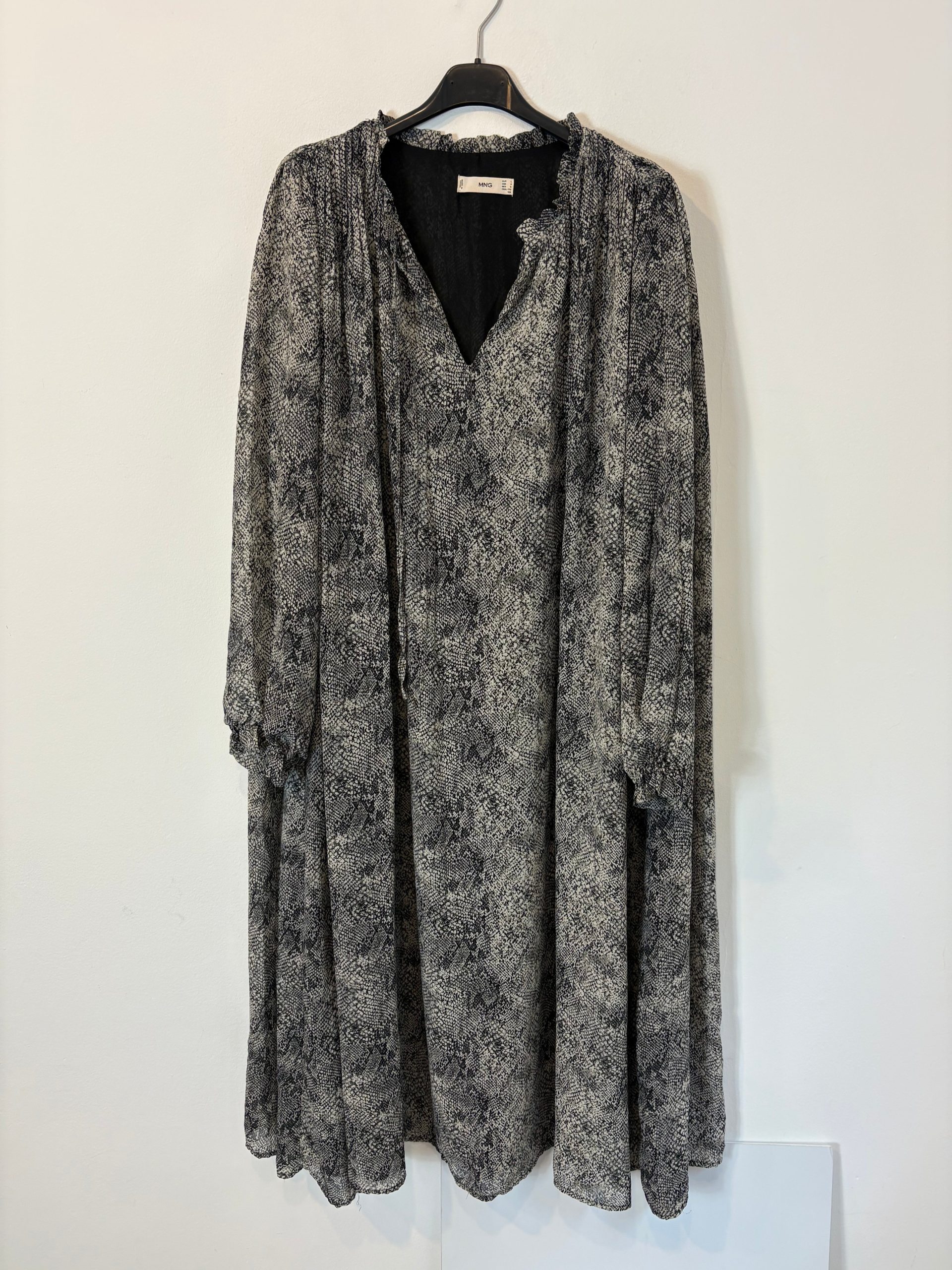 MANGO. Vestido midi snake print. T L