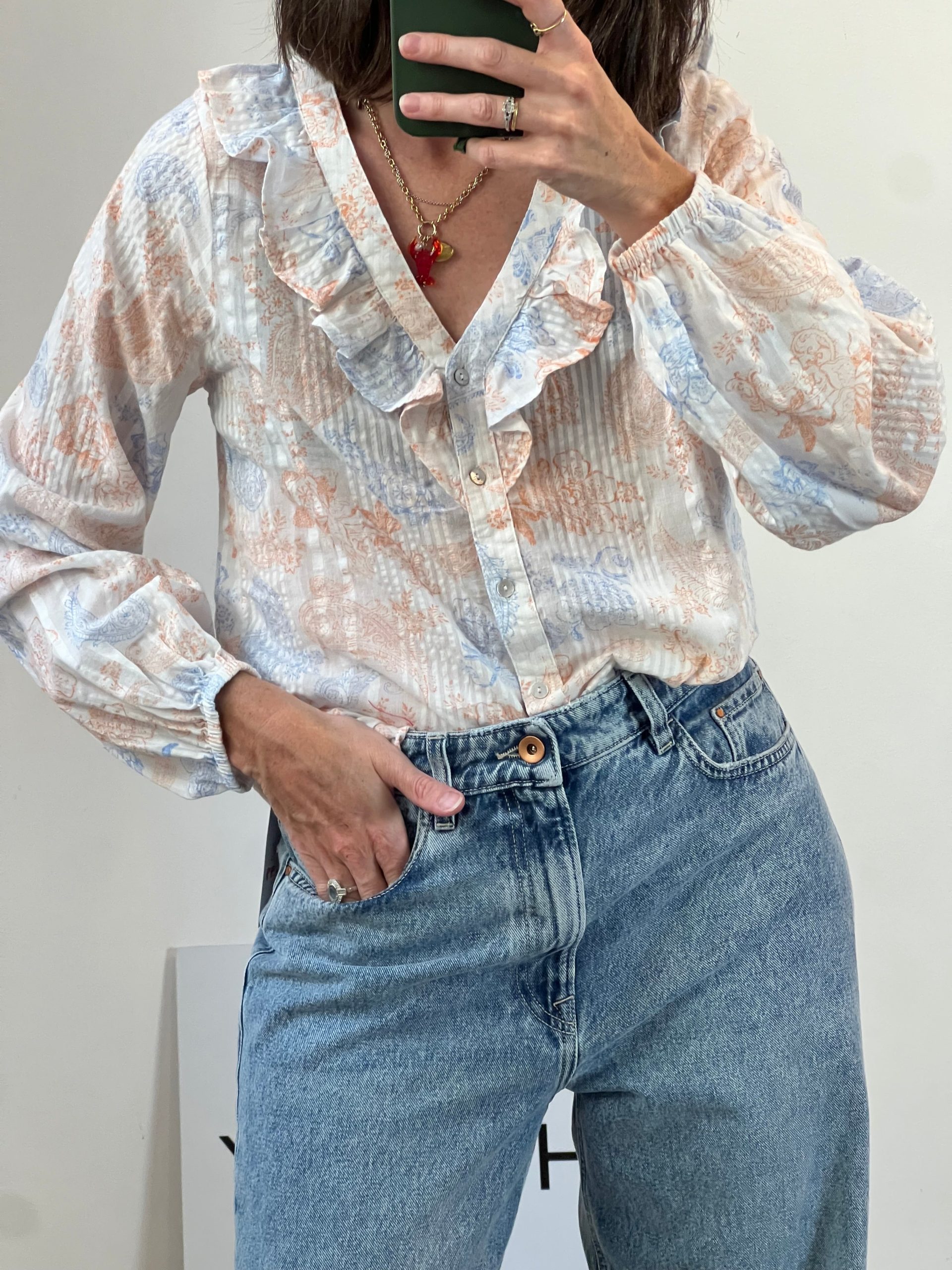 SPRINGFIELD. Blusa blanca flores azules y naranjas T.36