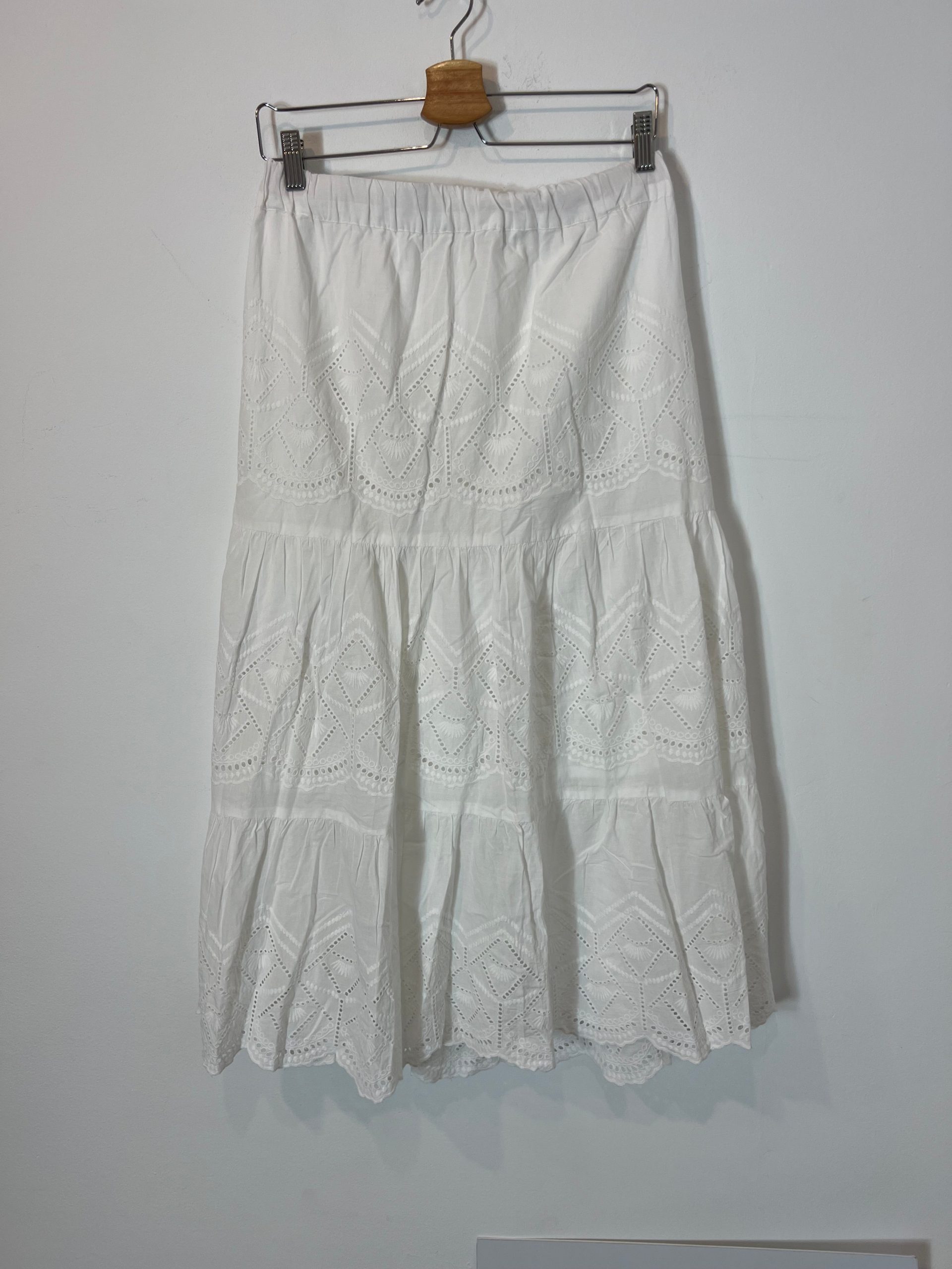 SOUTHERN COTTON. Falda midi blanca troquelada T.s