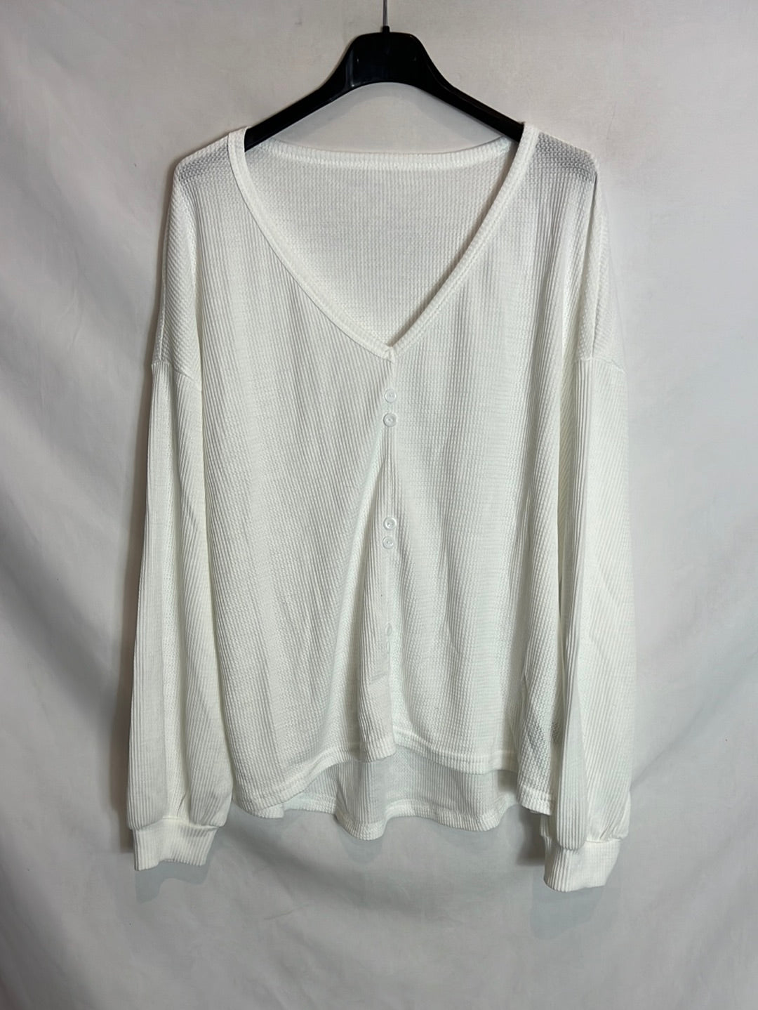 SHEIN. Top blanco textura manga larga. T M