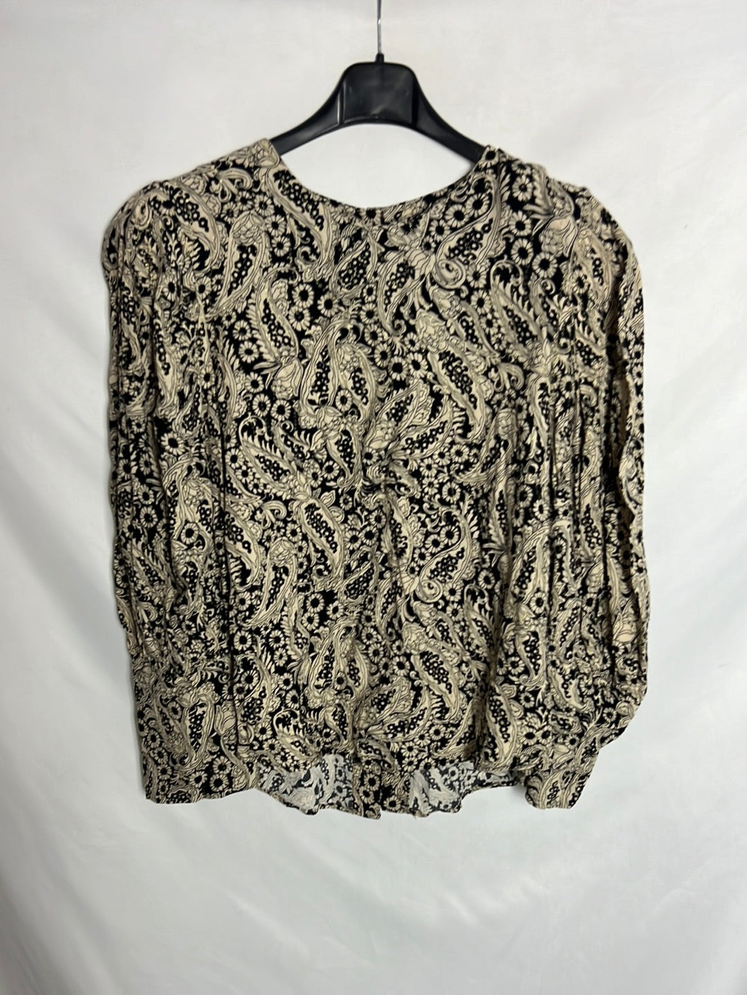 ZARA. Blusa negra estampada hilos brillo. T M