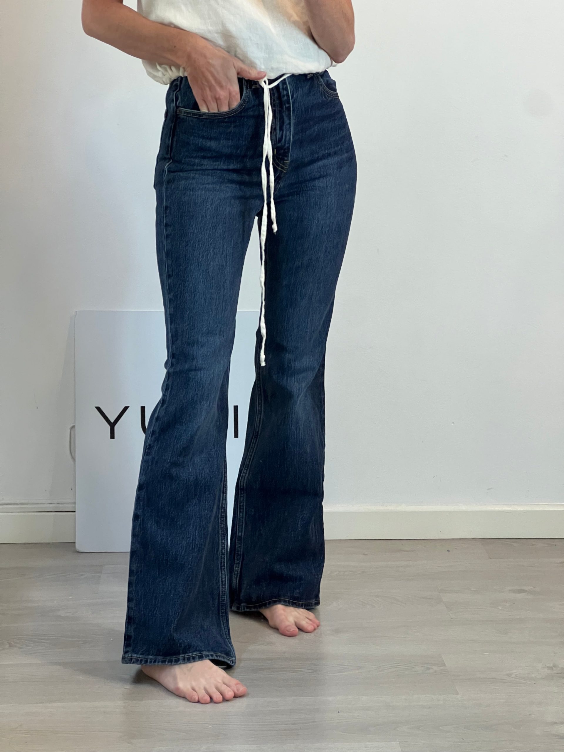 LEVI'S. Pantalón denim high flare T.24 (32)