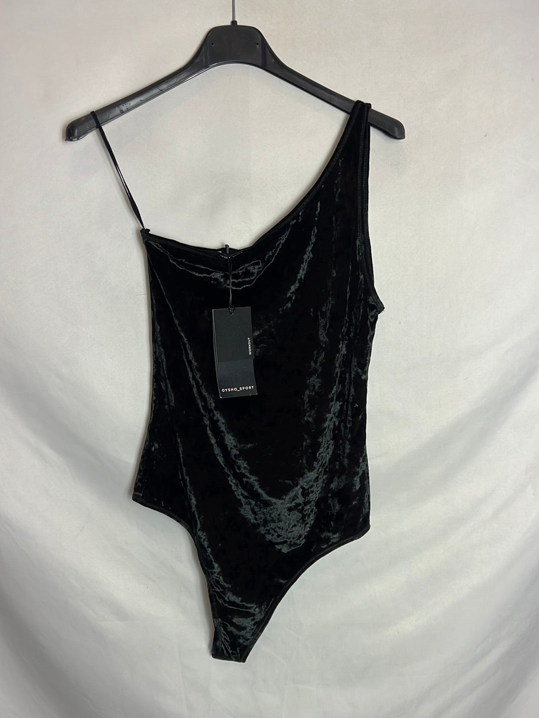 OYSHO. Top negro terciopelo T.l