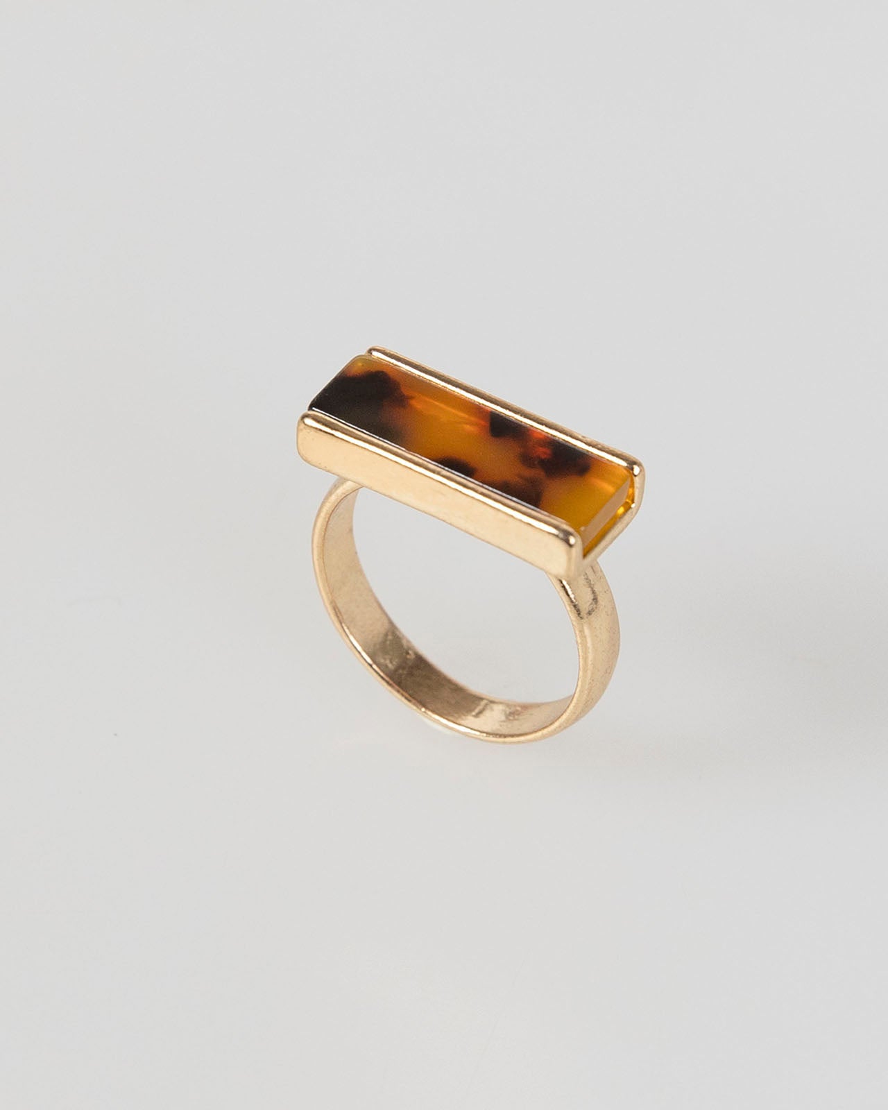 Anillo rígido con piedra