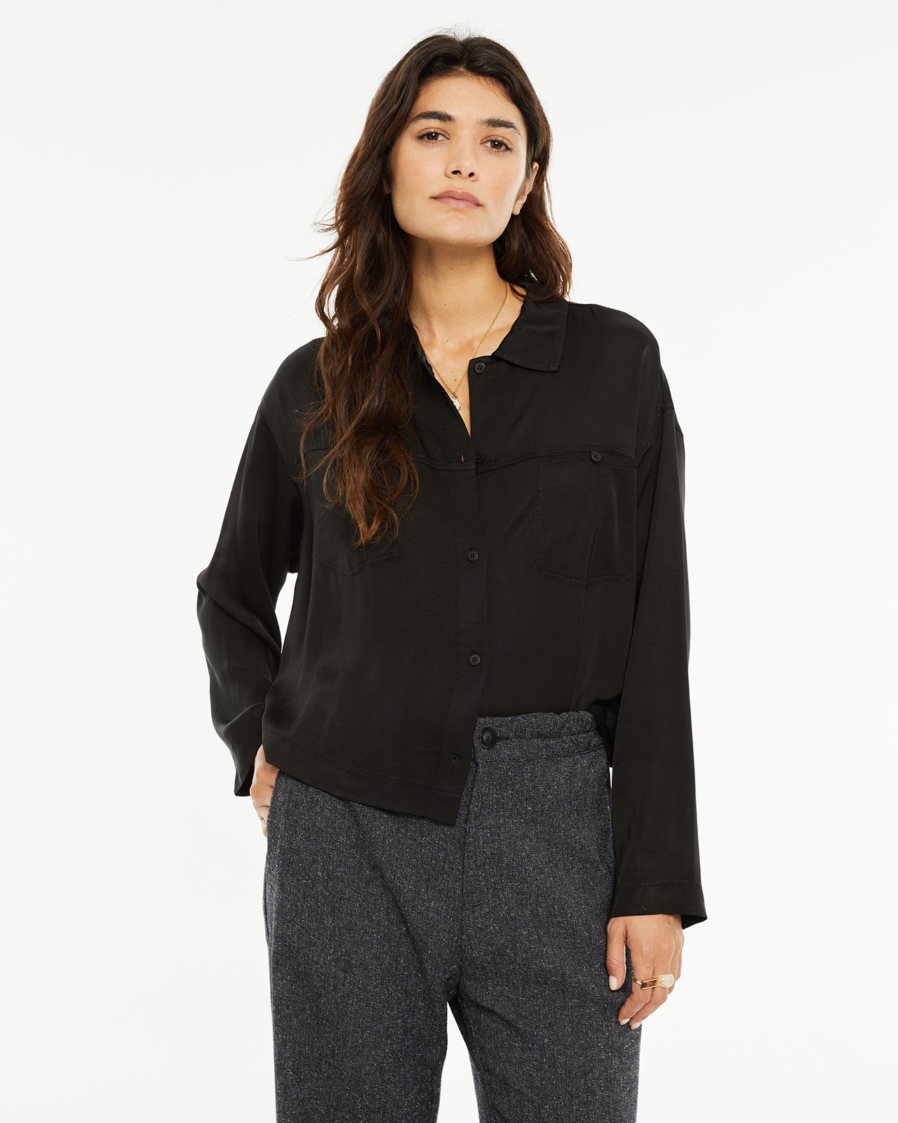 Camisa con bolsillos delanteros