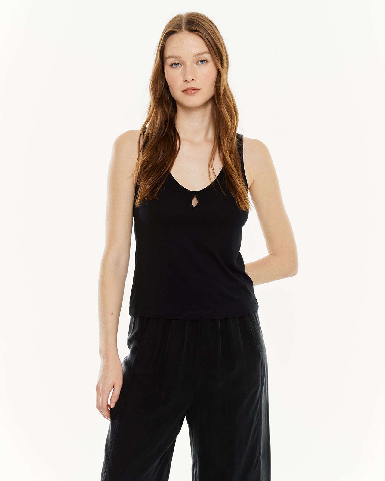 Top tirantes con fruncido en el pecho