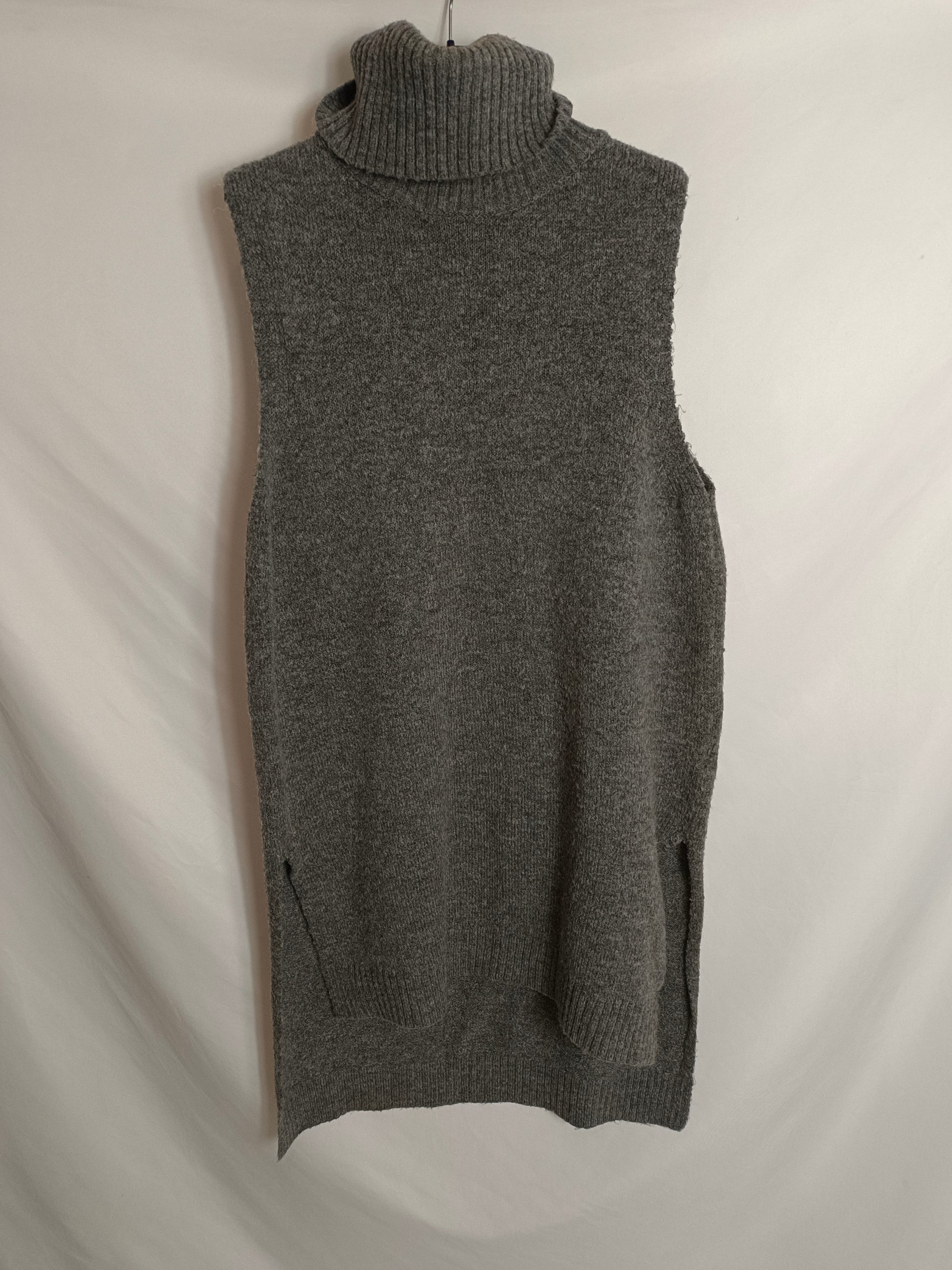 BERSHKA. Vestido punto gris T.s