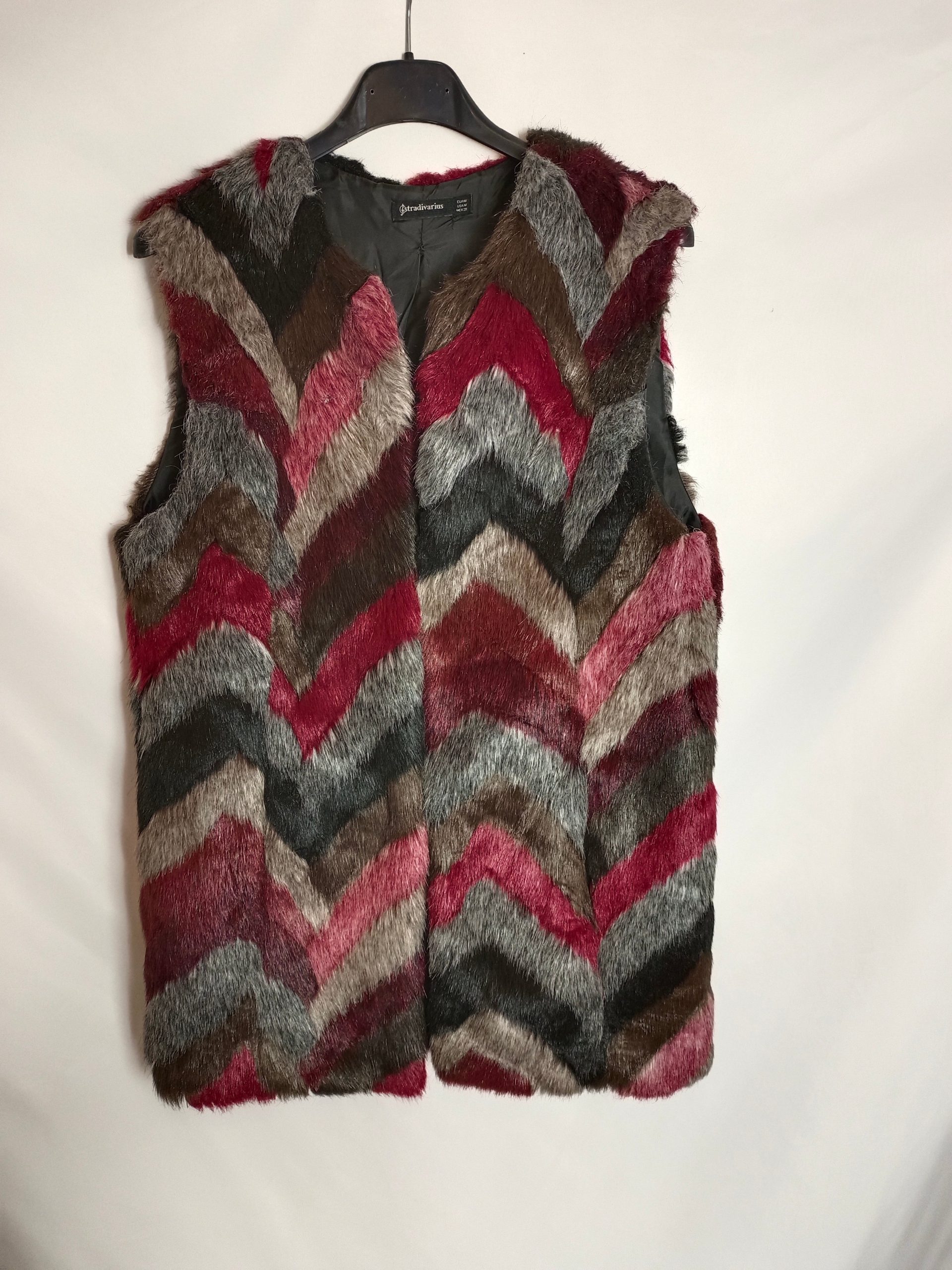 STRADIVARIUS. Chalecos pelo colores T.m