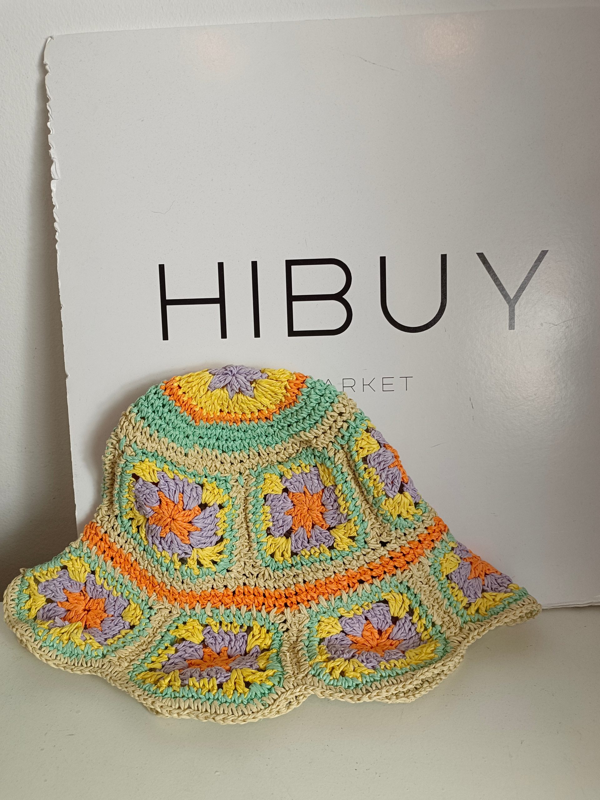 PULL&BEAR. Gorro croché flores