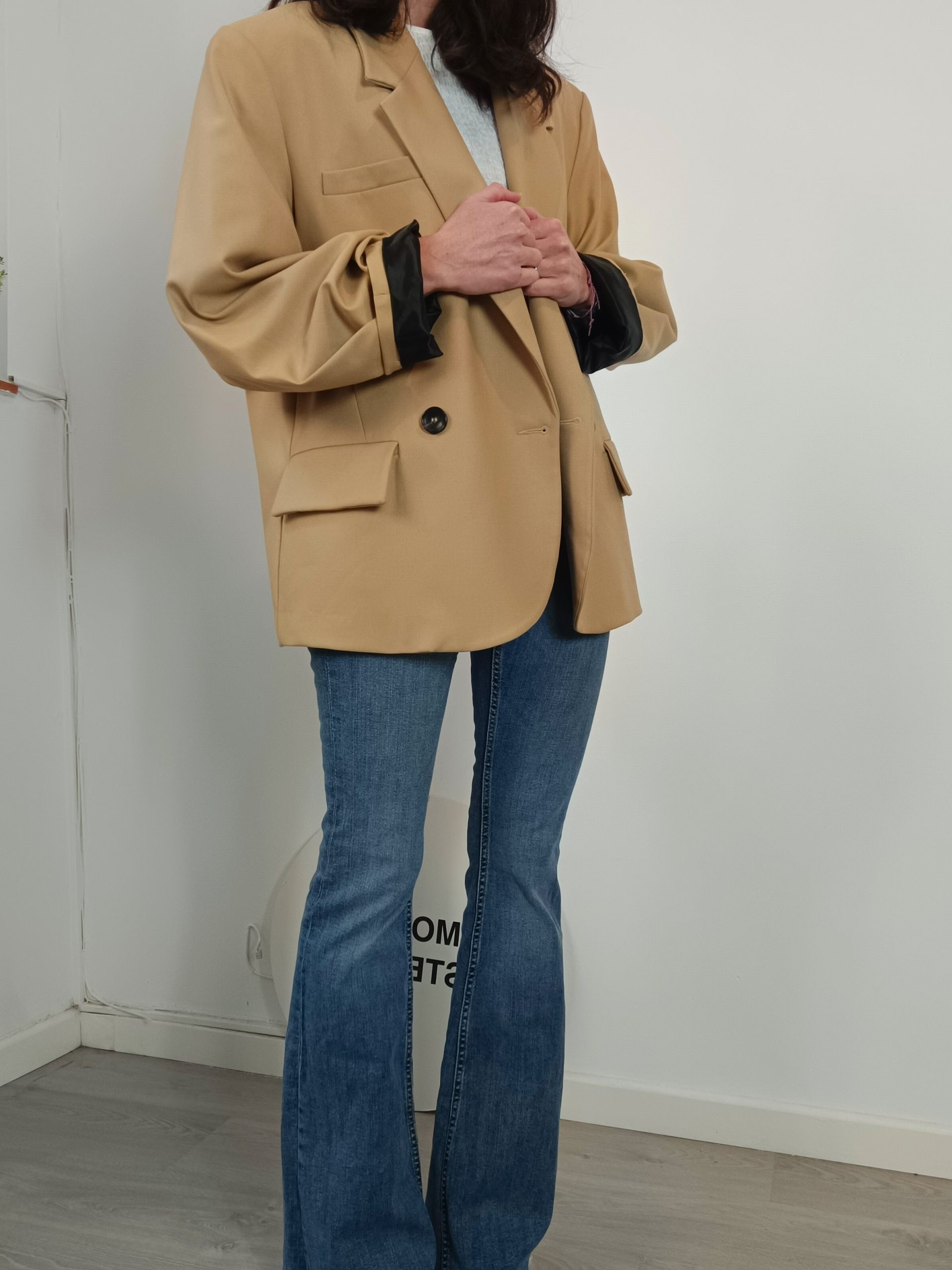 ZARA. Chaqueta oversized detalle mangas. T M