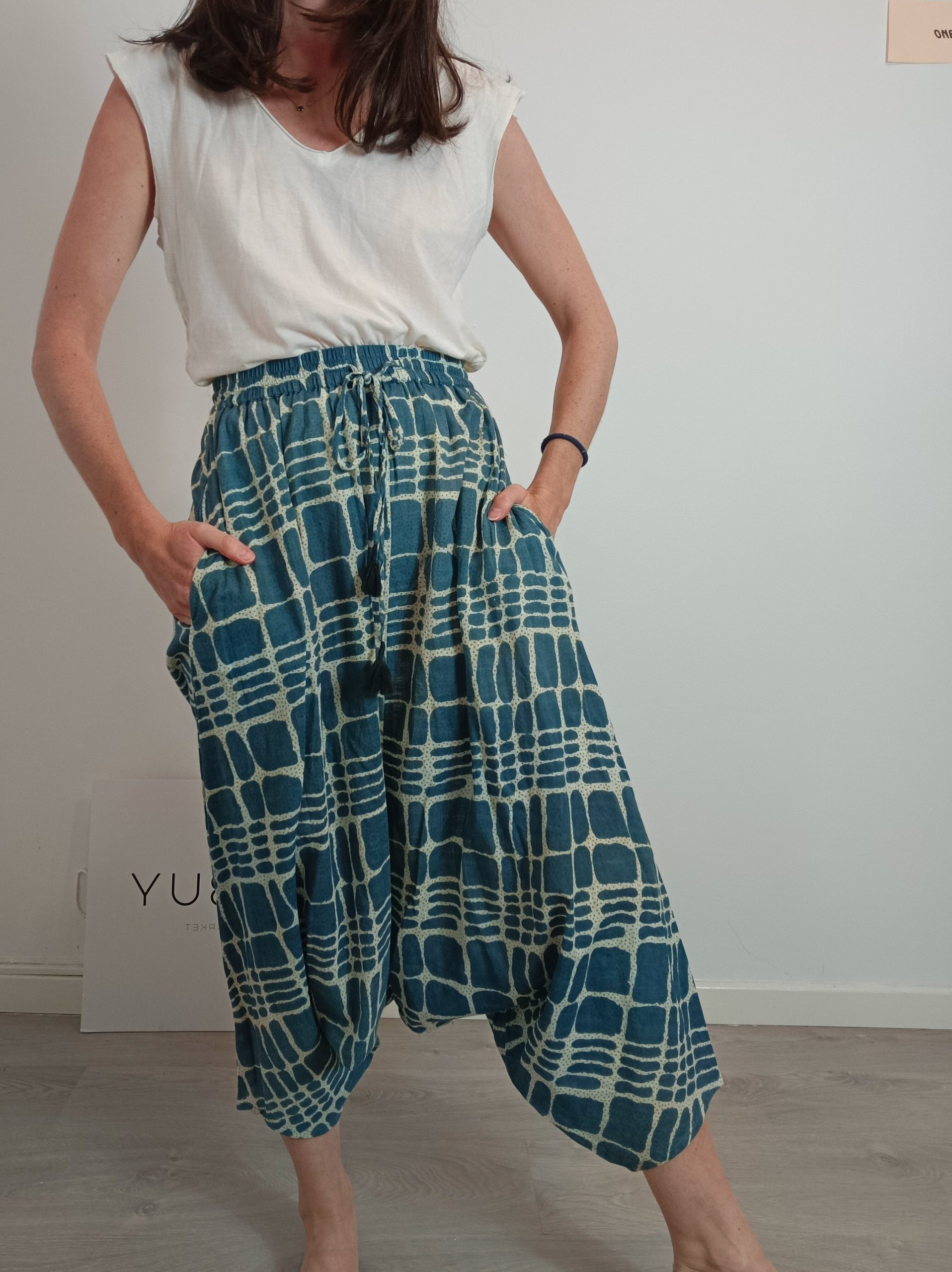 FABINDIA. Pantalón bombacho azul Estampado T.s