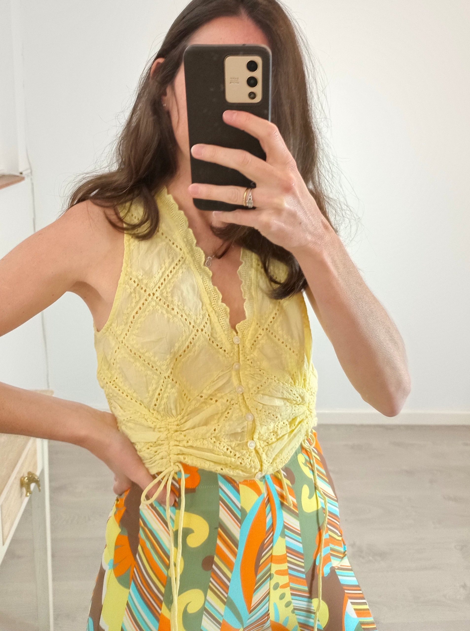 SPRINGFIElD. Top calado amarillo. T 38