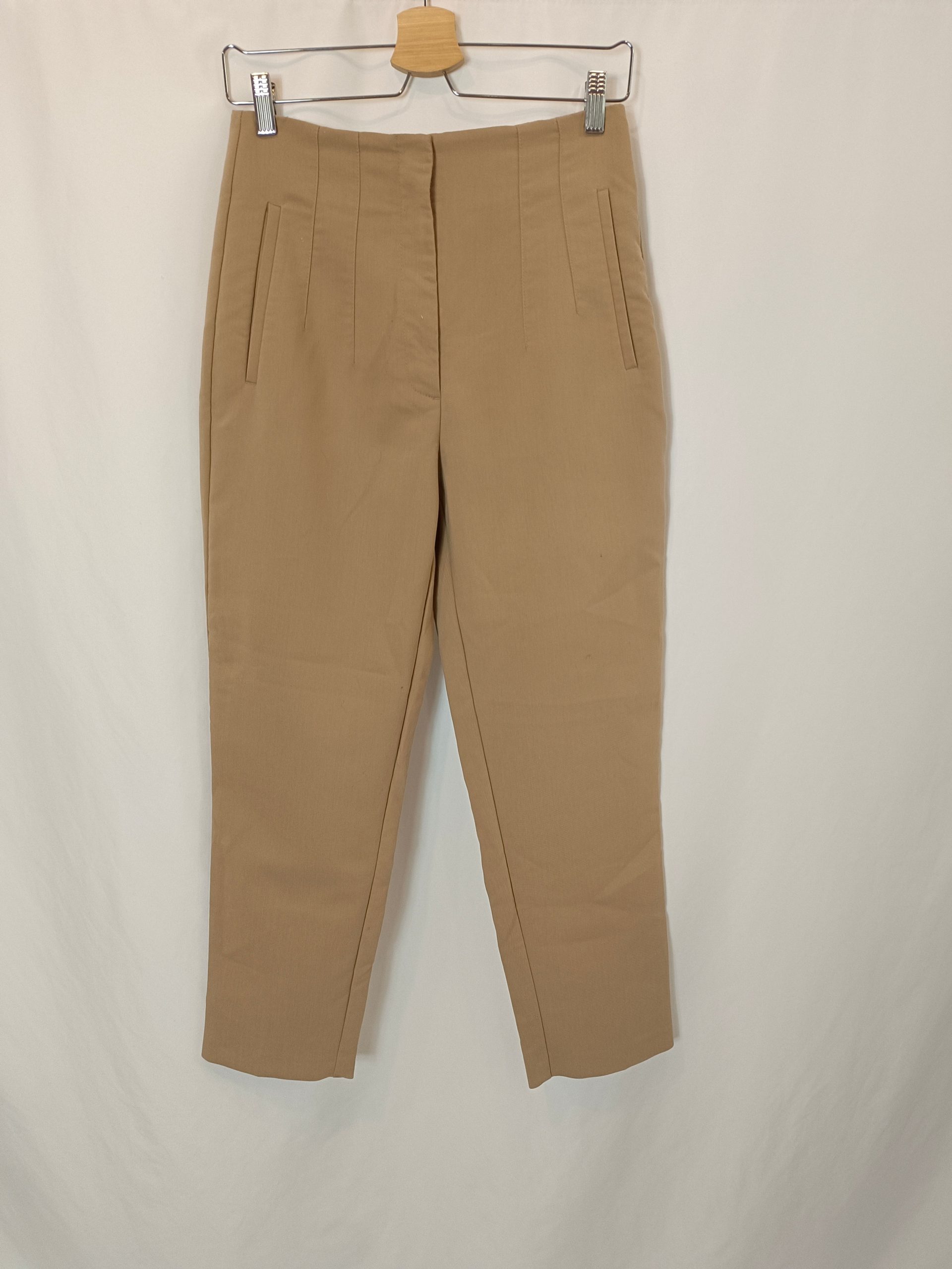 ZARA. Pantalón pinzas beige T.m