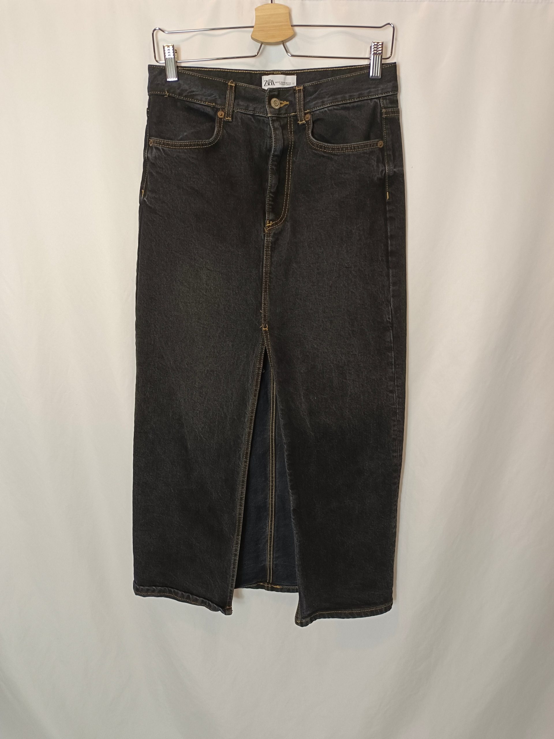 ZARA. Falda midi denim negra T.xs