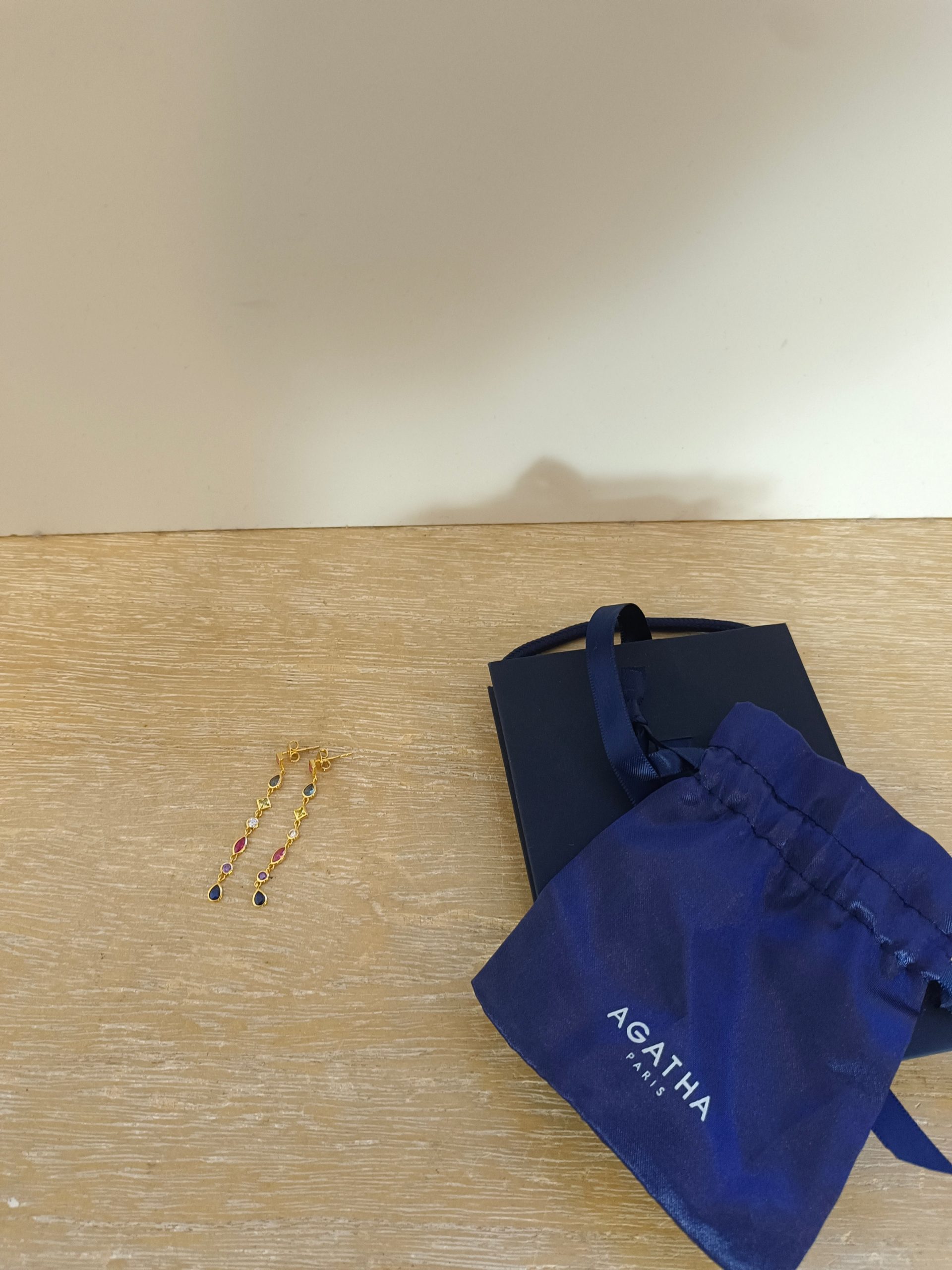 AGATHA. Pendientes largos colores