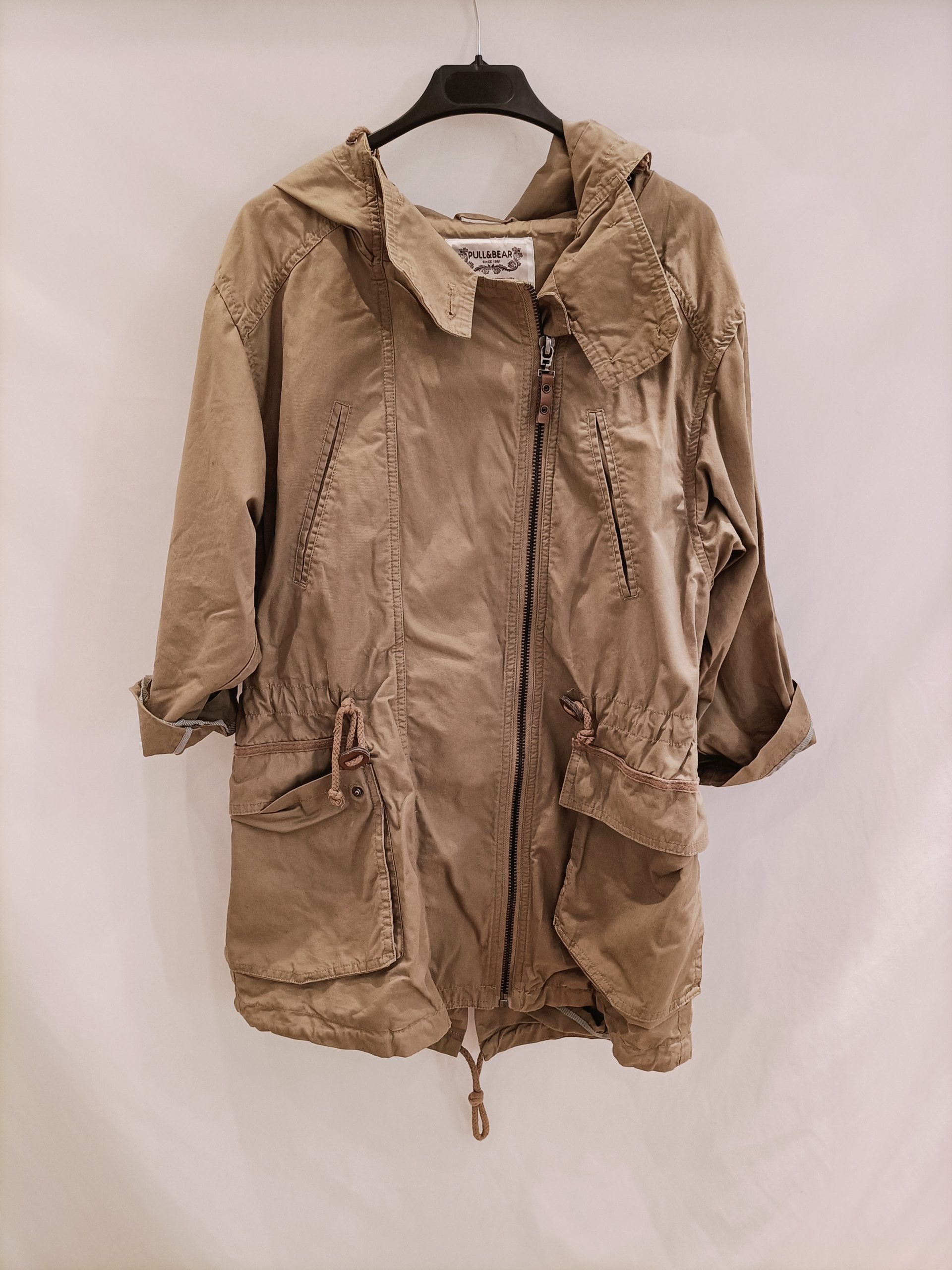 PULL&BEAR. Parka beige fina T.s