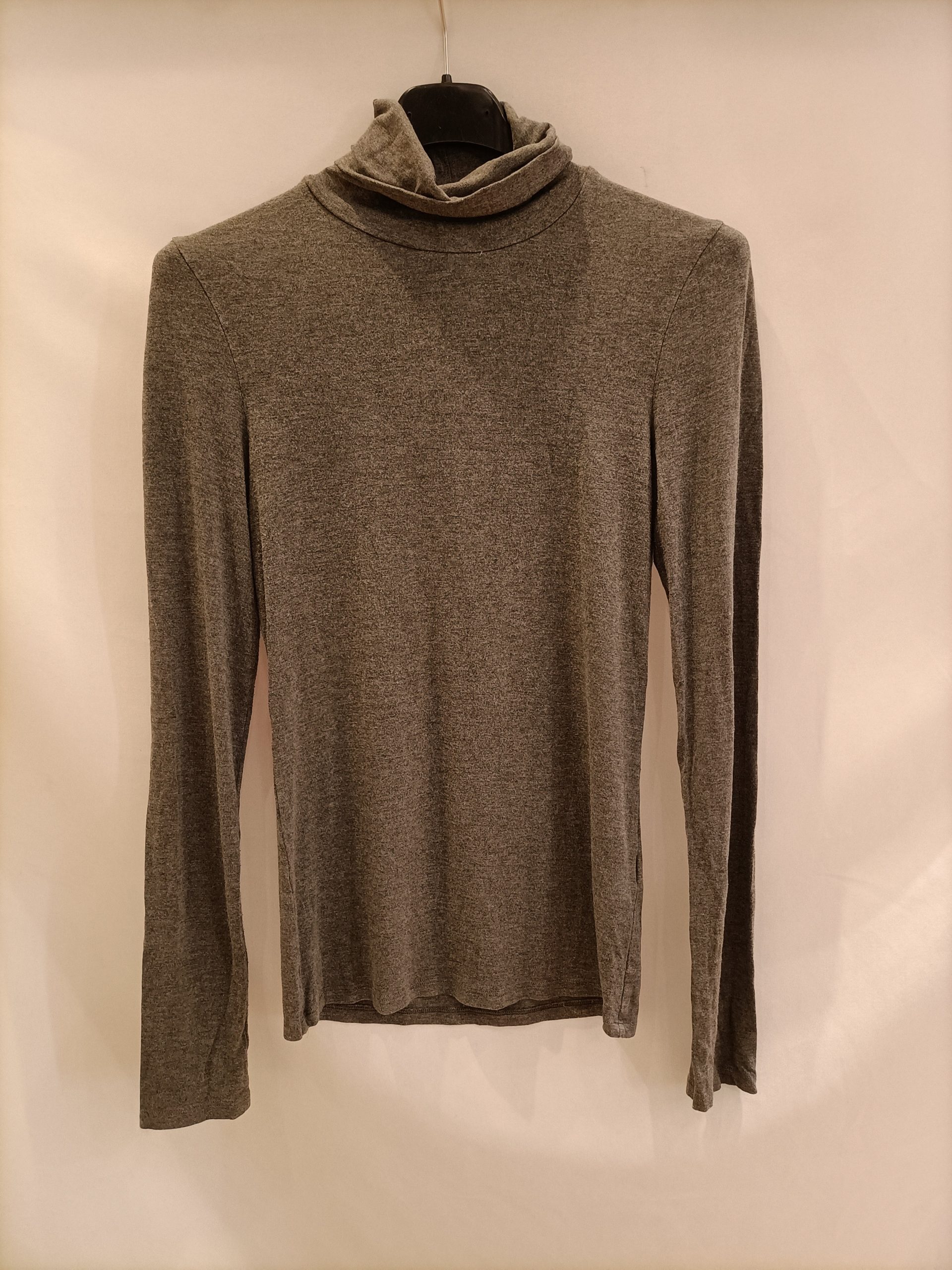 TENEZIS. Camiseta gris cuello alto T.m