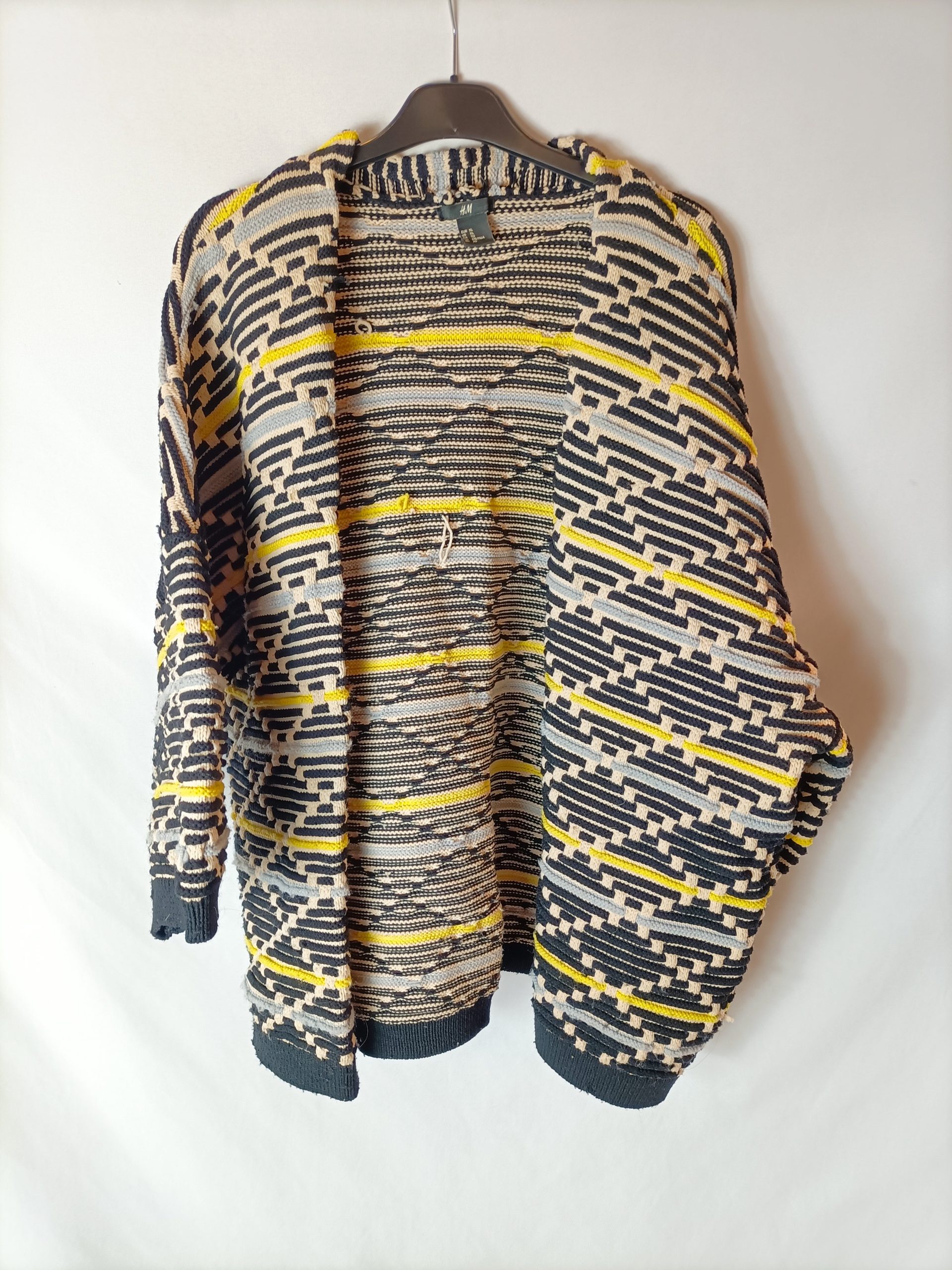 H&M. Cárdigan textura estilo kimono. T XS