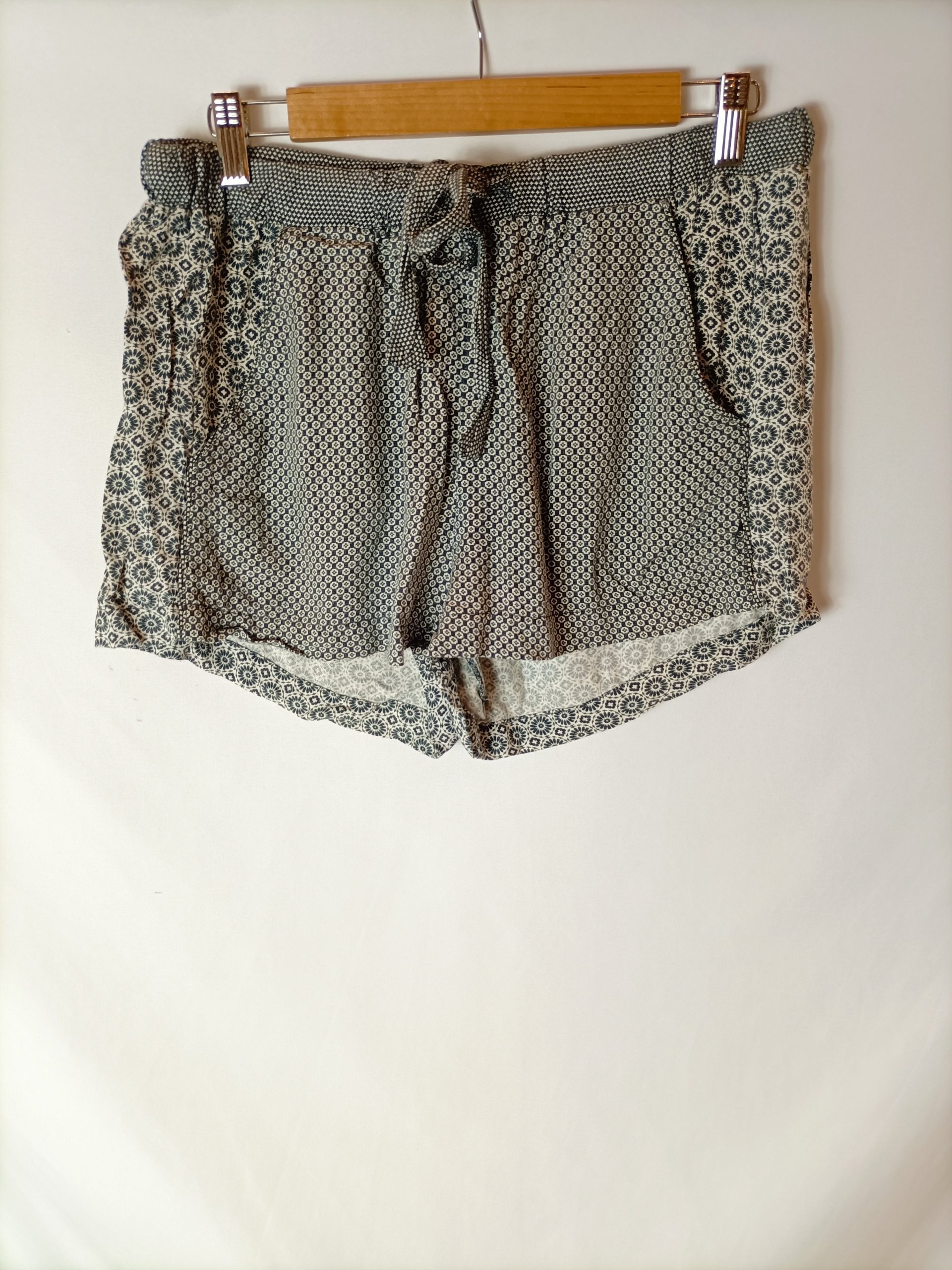 OYSHO. Shorts estampado floral t.L