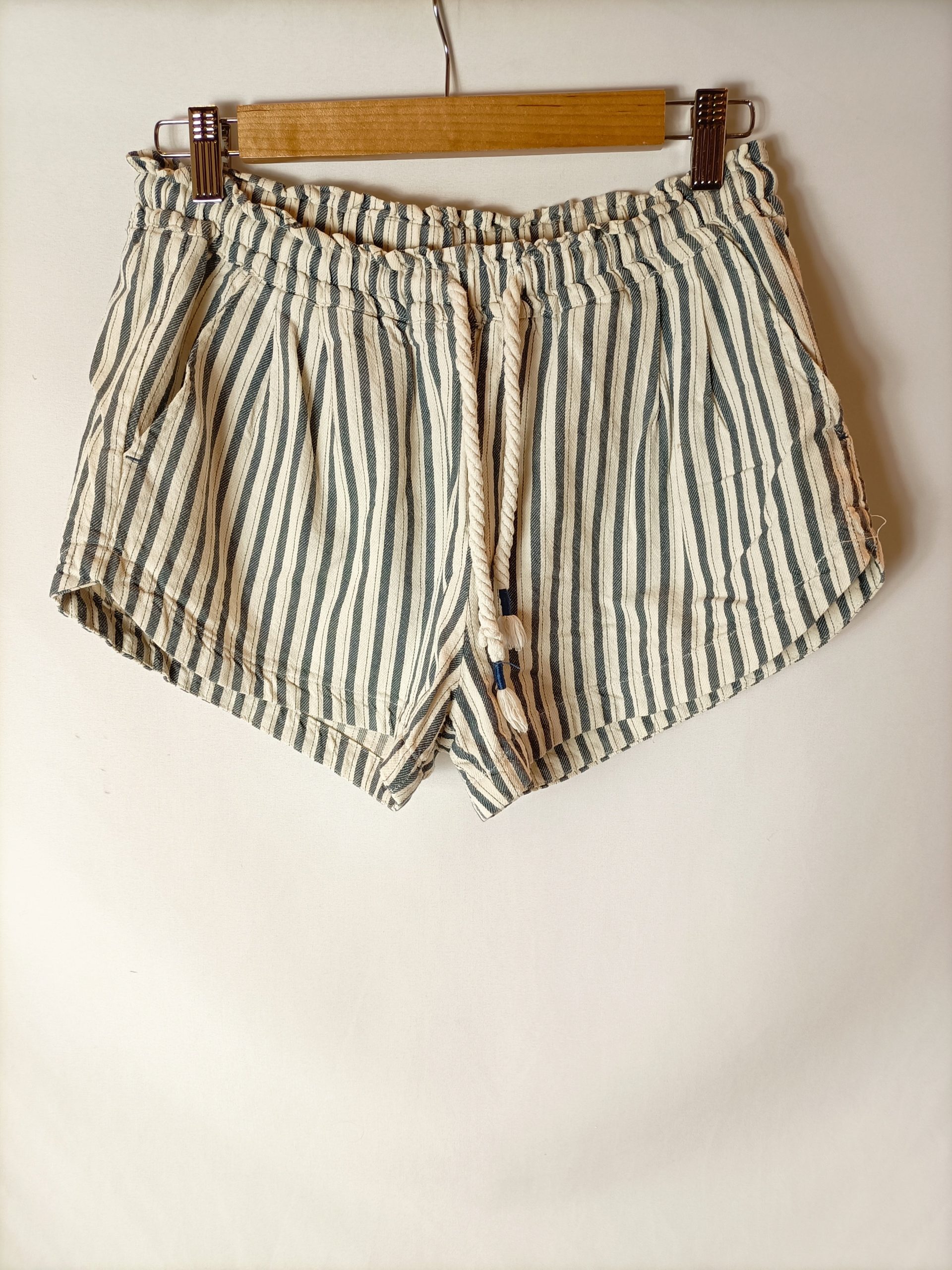 OYSHO. Short rayas azules y blancas t.M