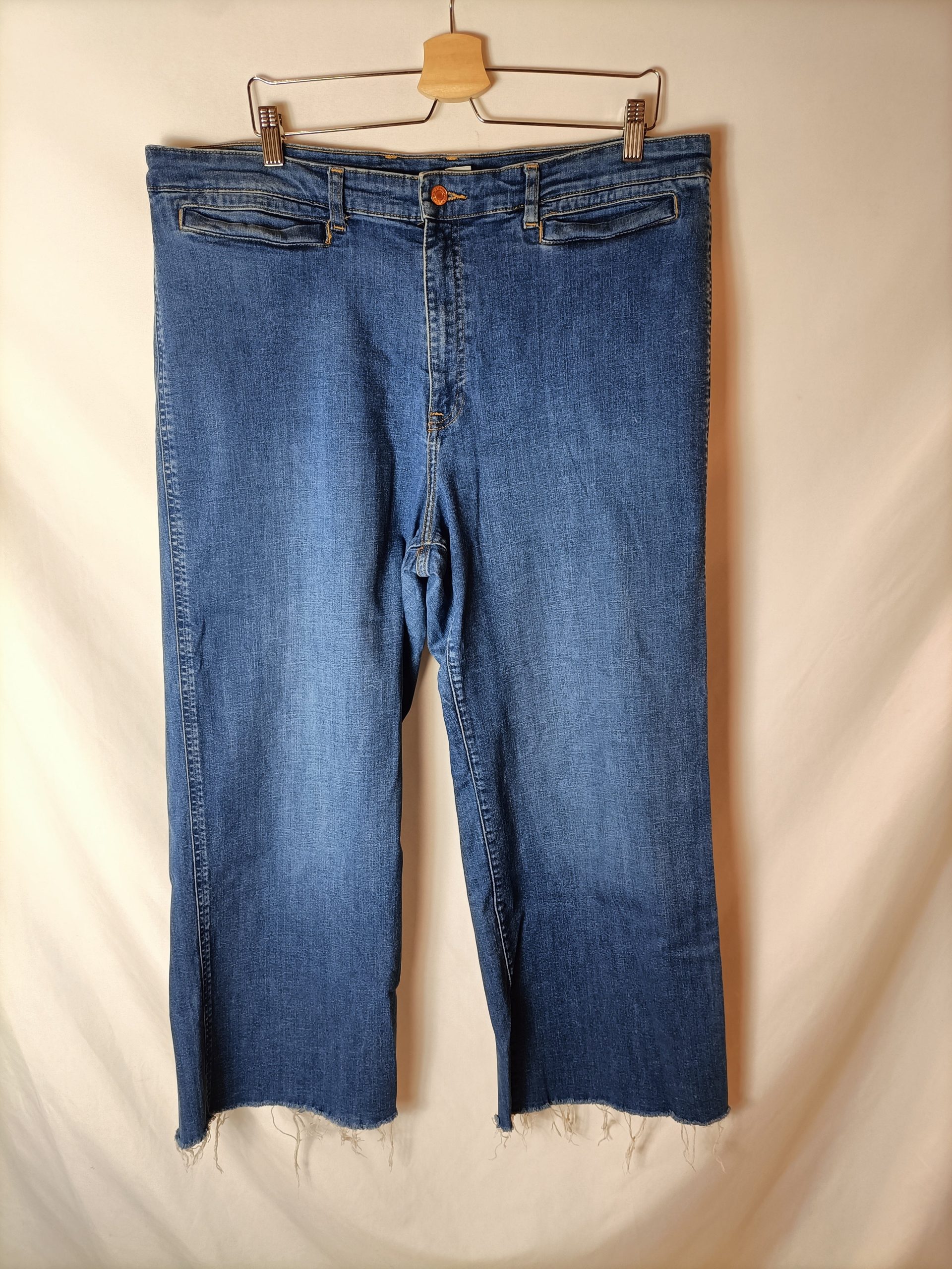 H&M. Pantalón denim culotte T.52