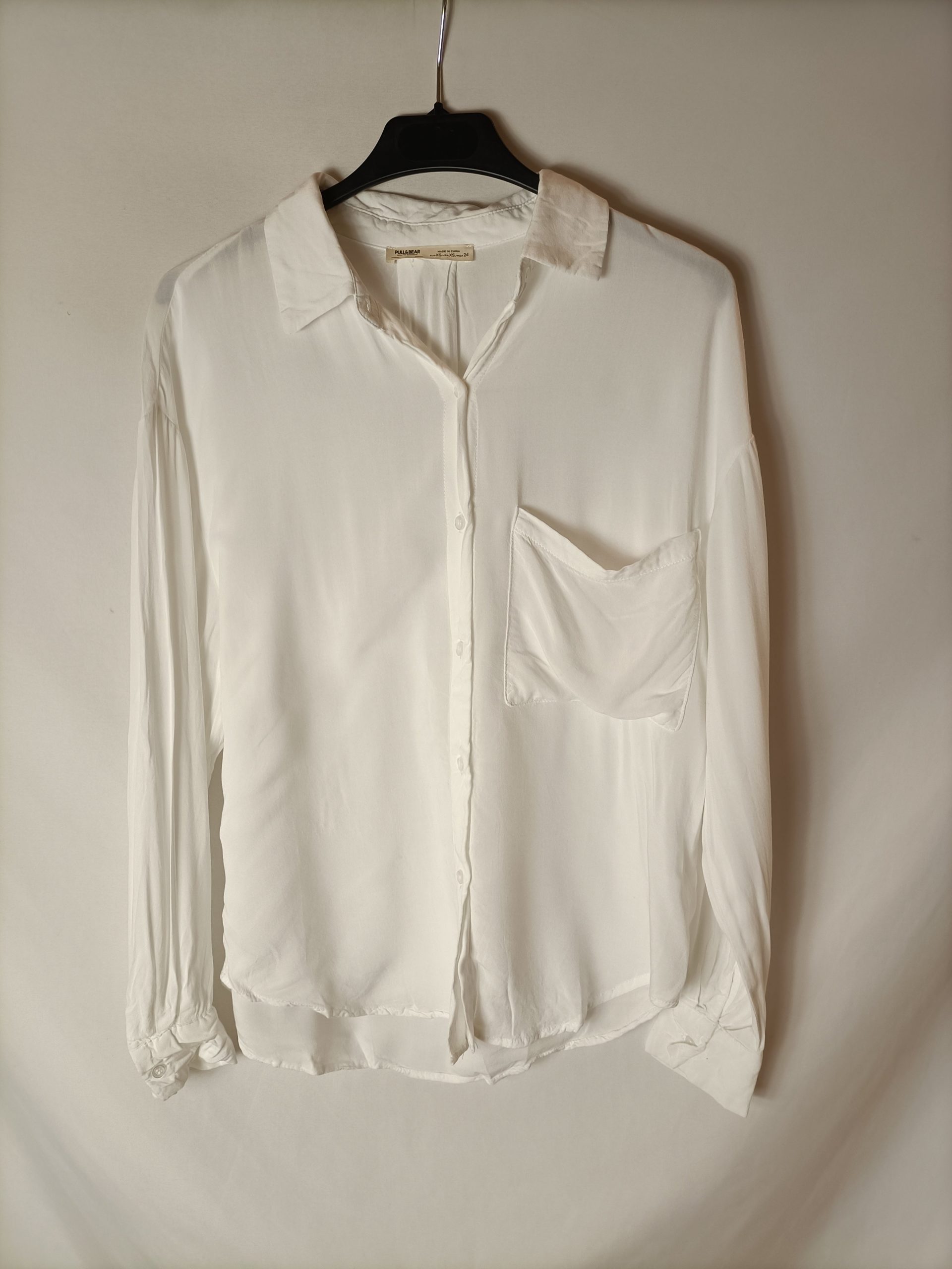 PULL&BEAR. Blusa blanca fluida T.xs
