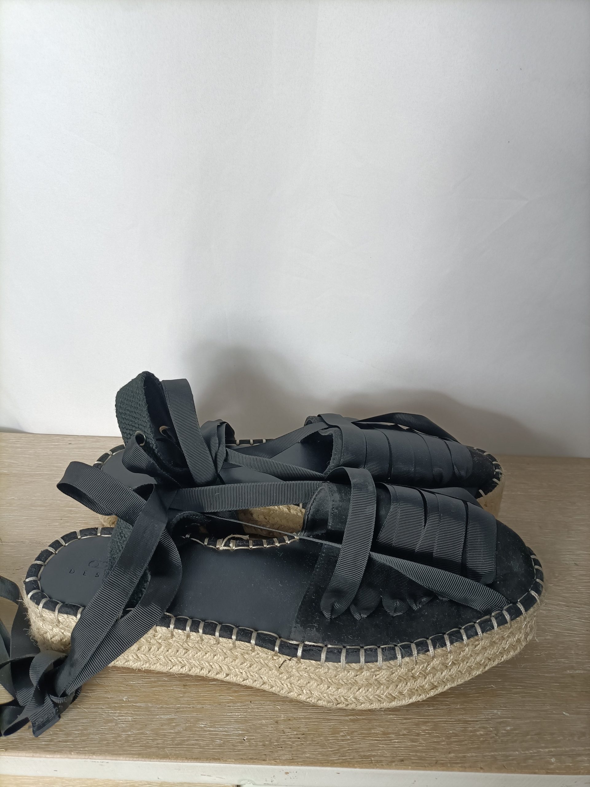 ASOS. Cuñas negra lazada T.42