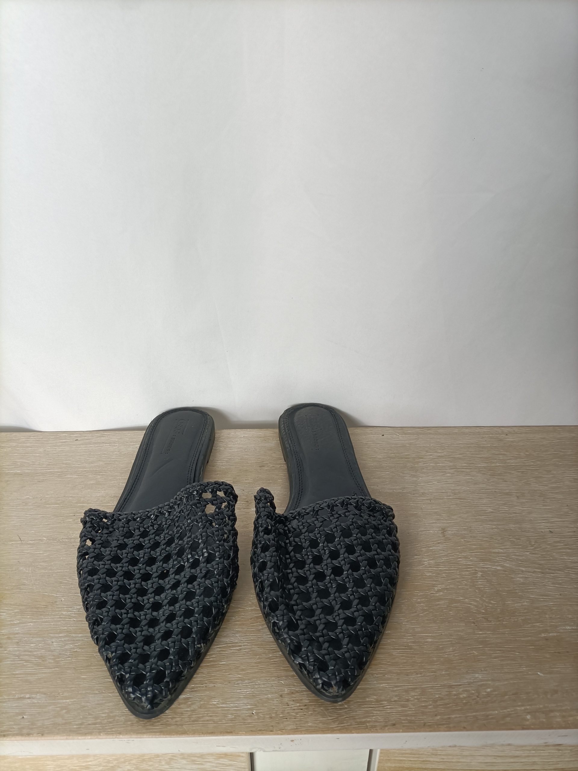 ASOS. Mules negros red T.42 (TARA)