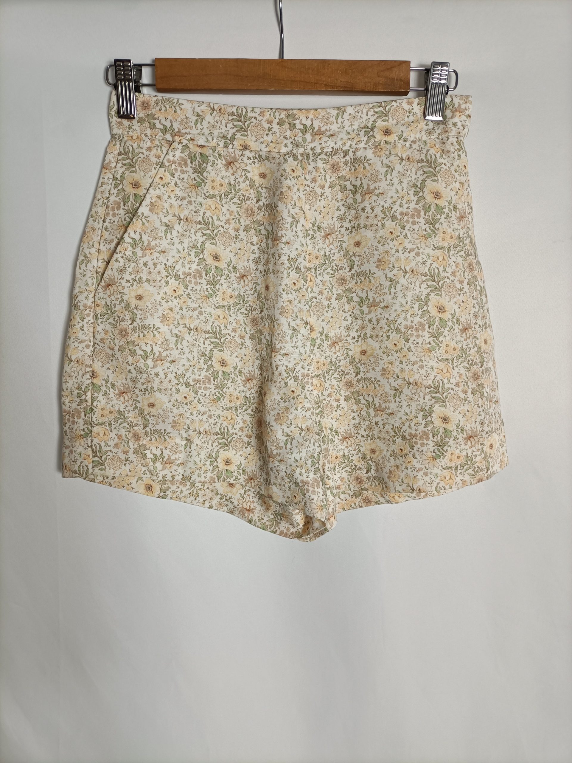 &OTHER STORIES. pantalón beige flores T.34