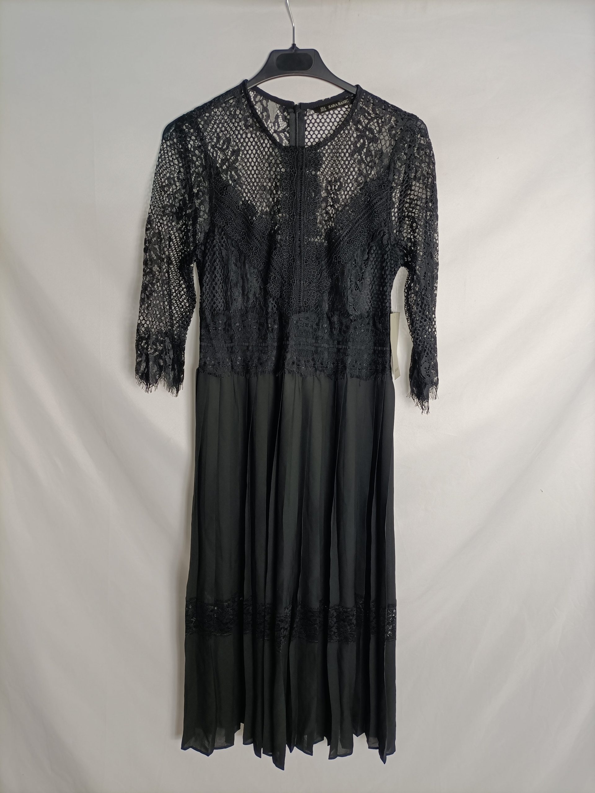 ZARA.Vestido negro midi encaje y tablas T.s