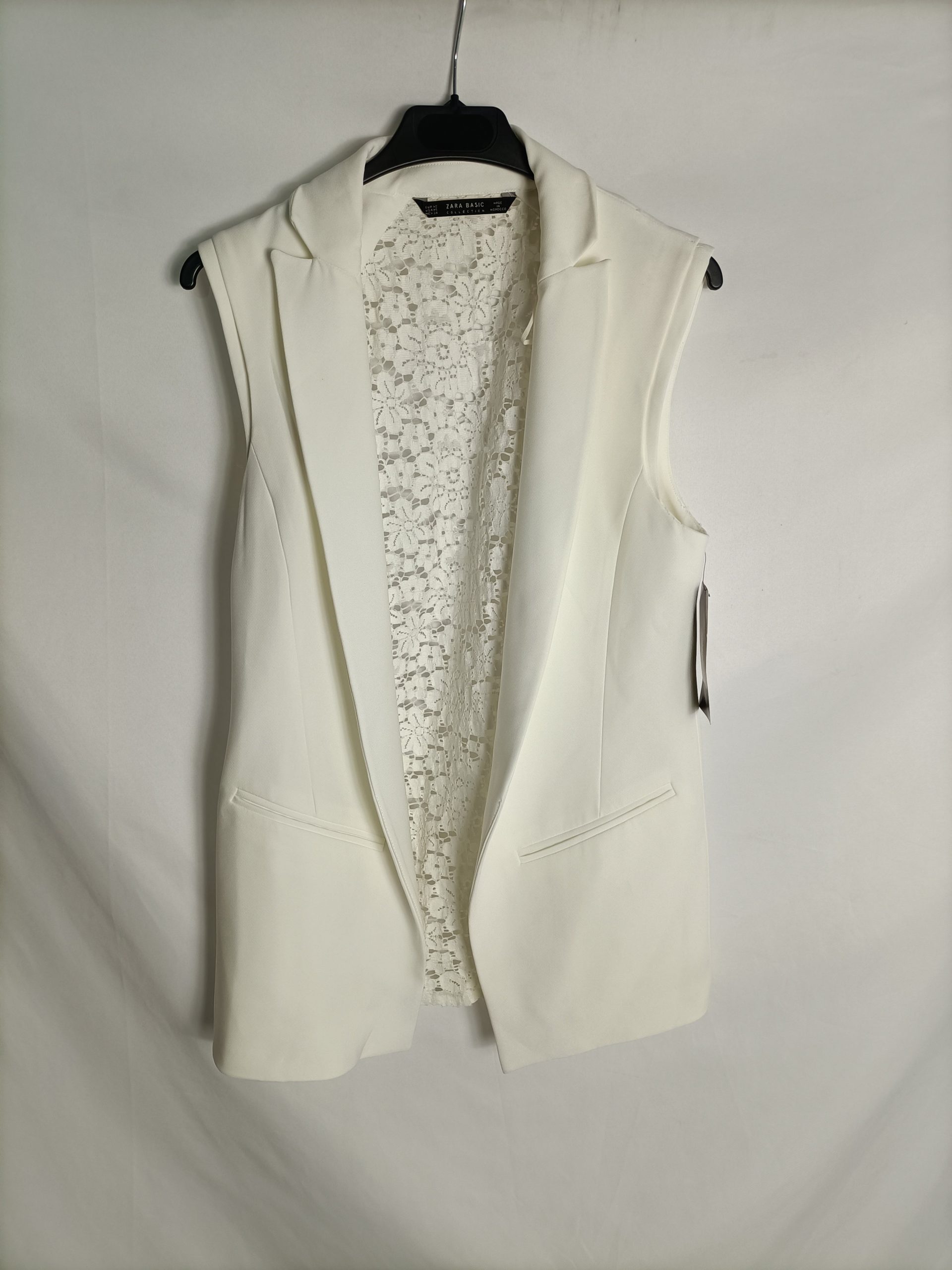 ZARA.Chaleco blanco detalle encaje T.XS