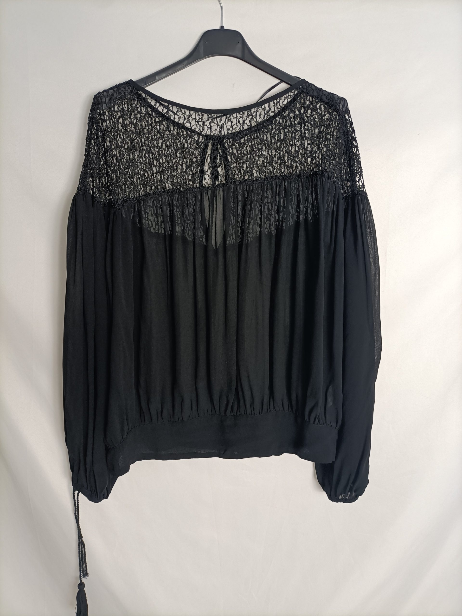 ZARA. Top negro hombros encaje T.l