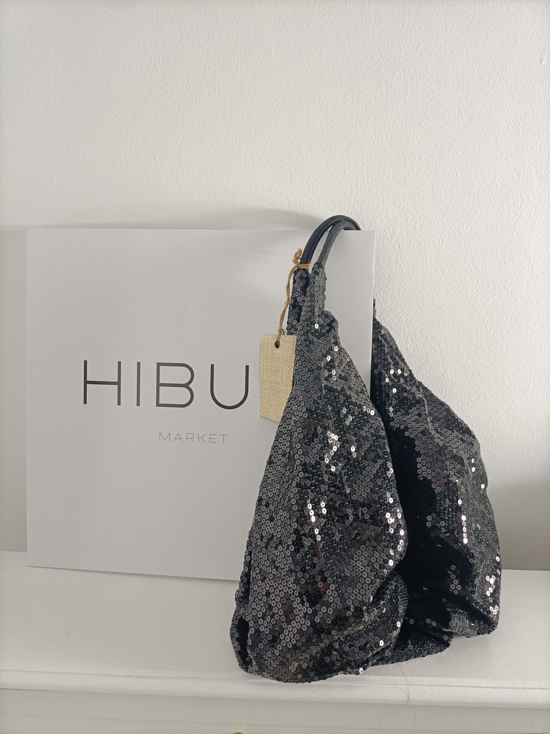 STRADIVARIUS. Bolso negro lentejuelas