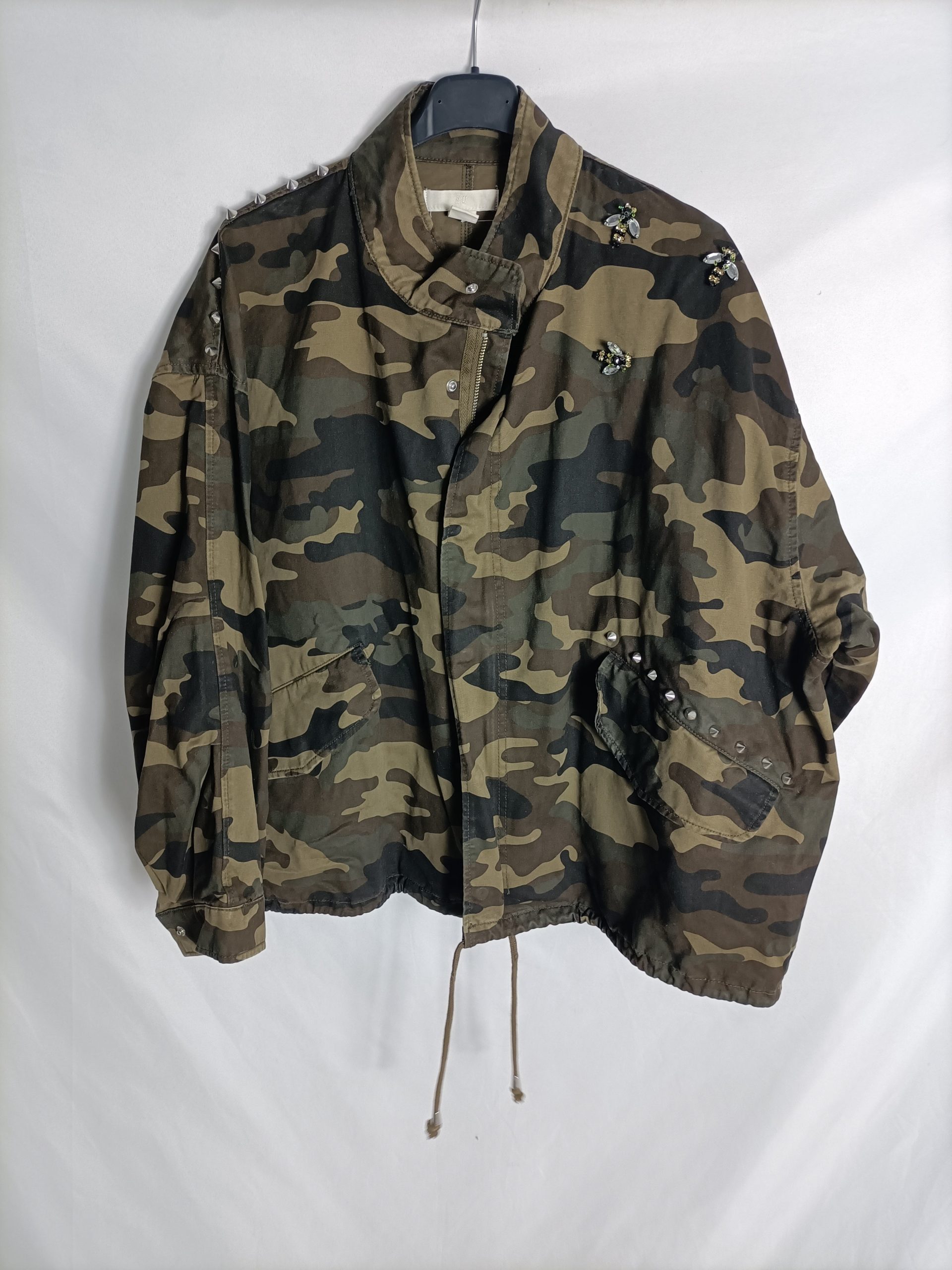 H&M.parka camuflaje tachuelas T.s