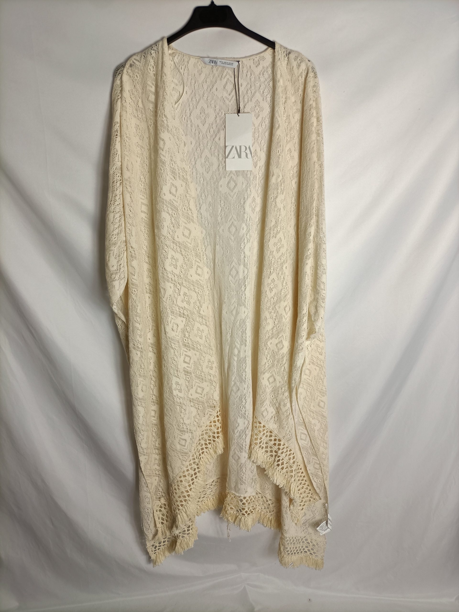 ZARA. Kimono encaje beige T.m